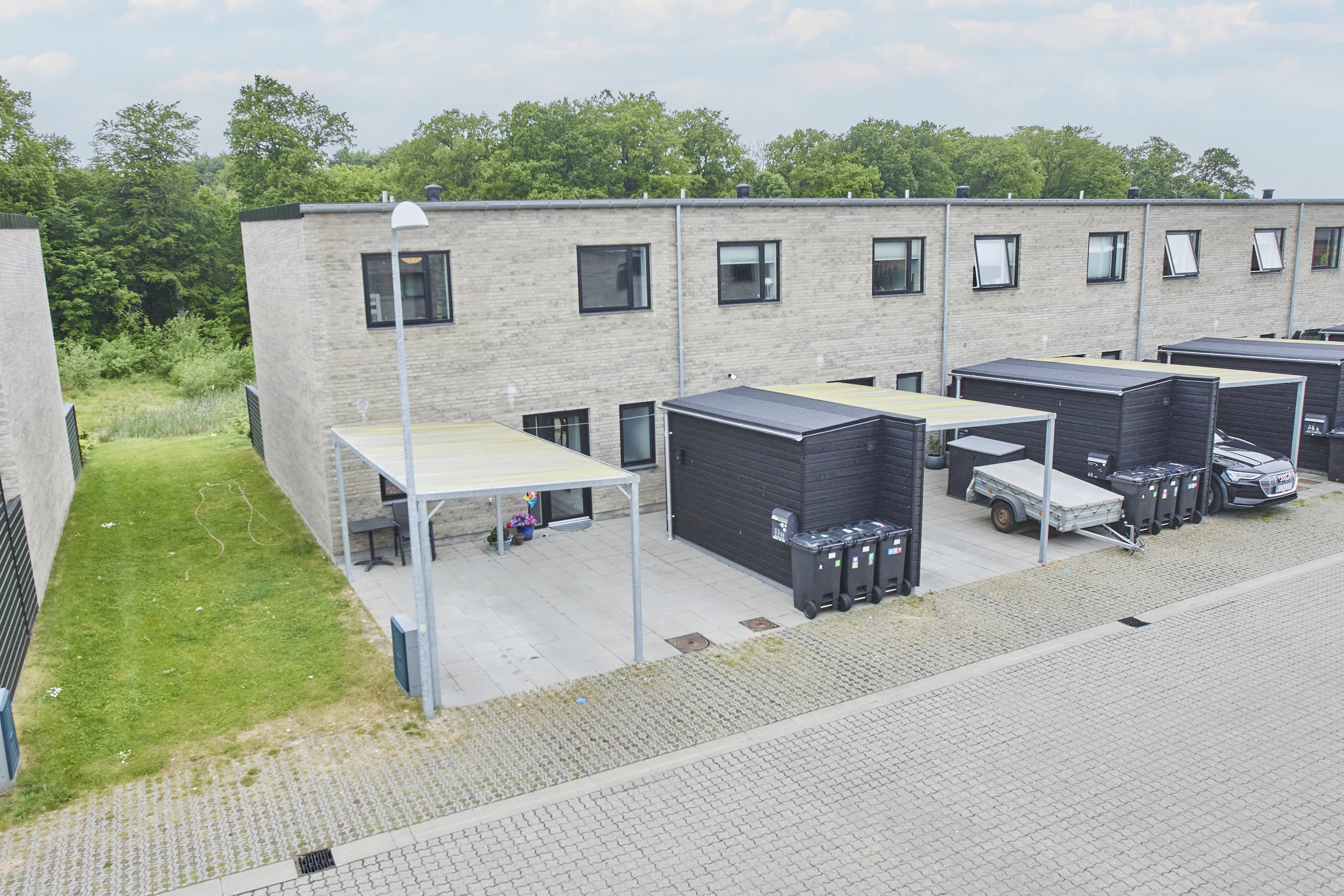 Fremhævet carport billede i fuldskærmstilstand. Billede af Fruering Skovmark 61, 8660 Skanderborg