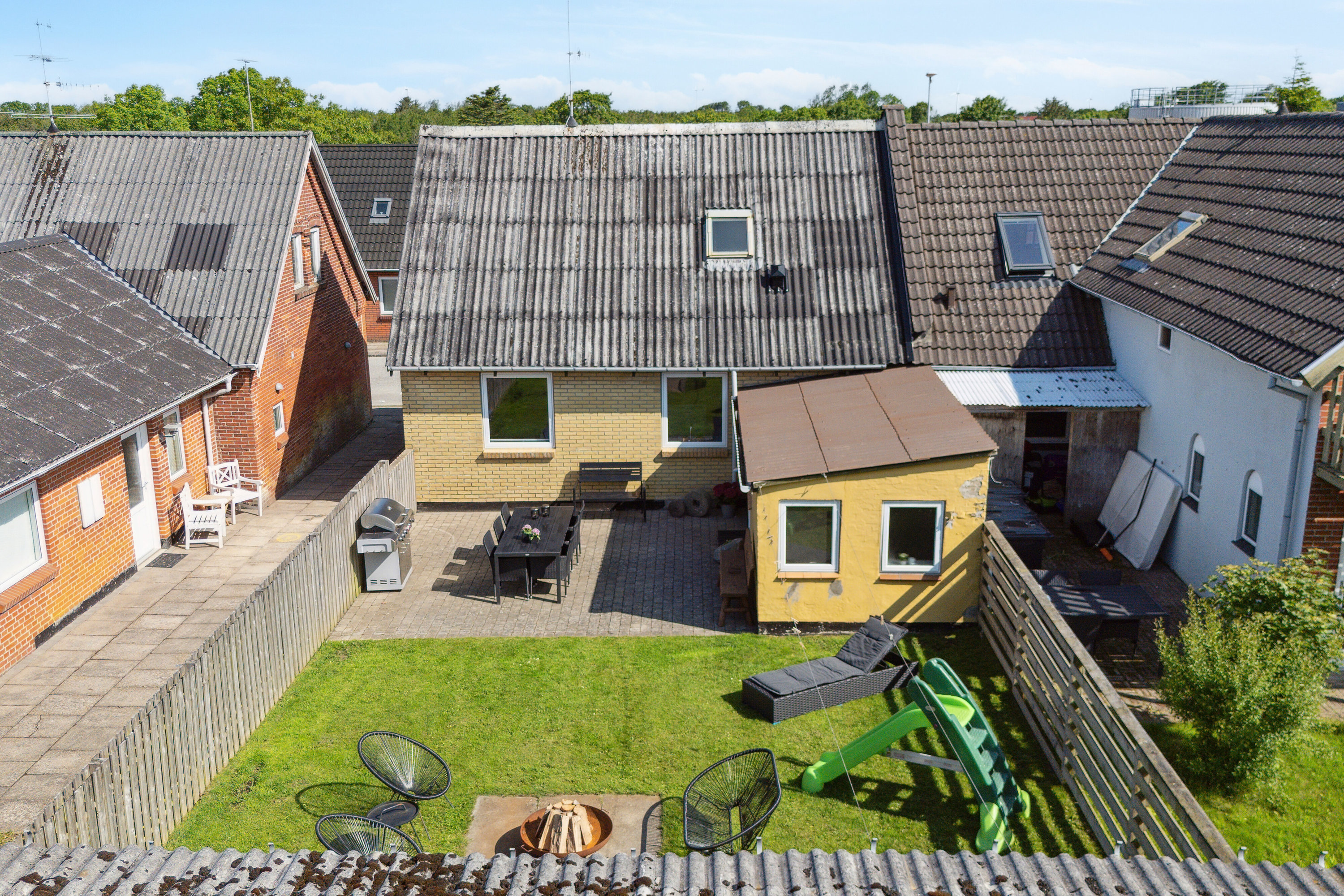 Fremhævet set fra haven billede i fuldskærmstilstand. Billede af Hovedgaden 57, 7752 Snedsted