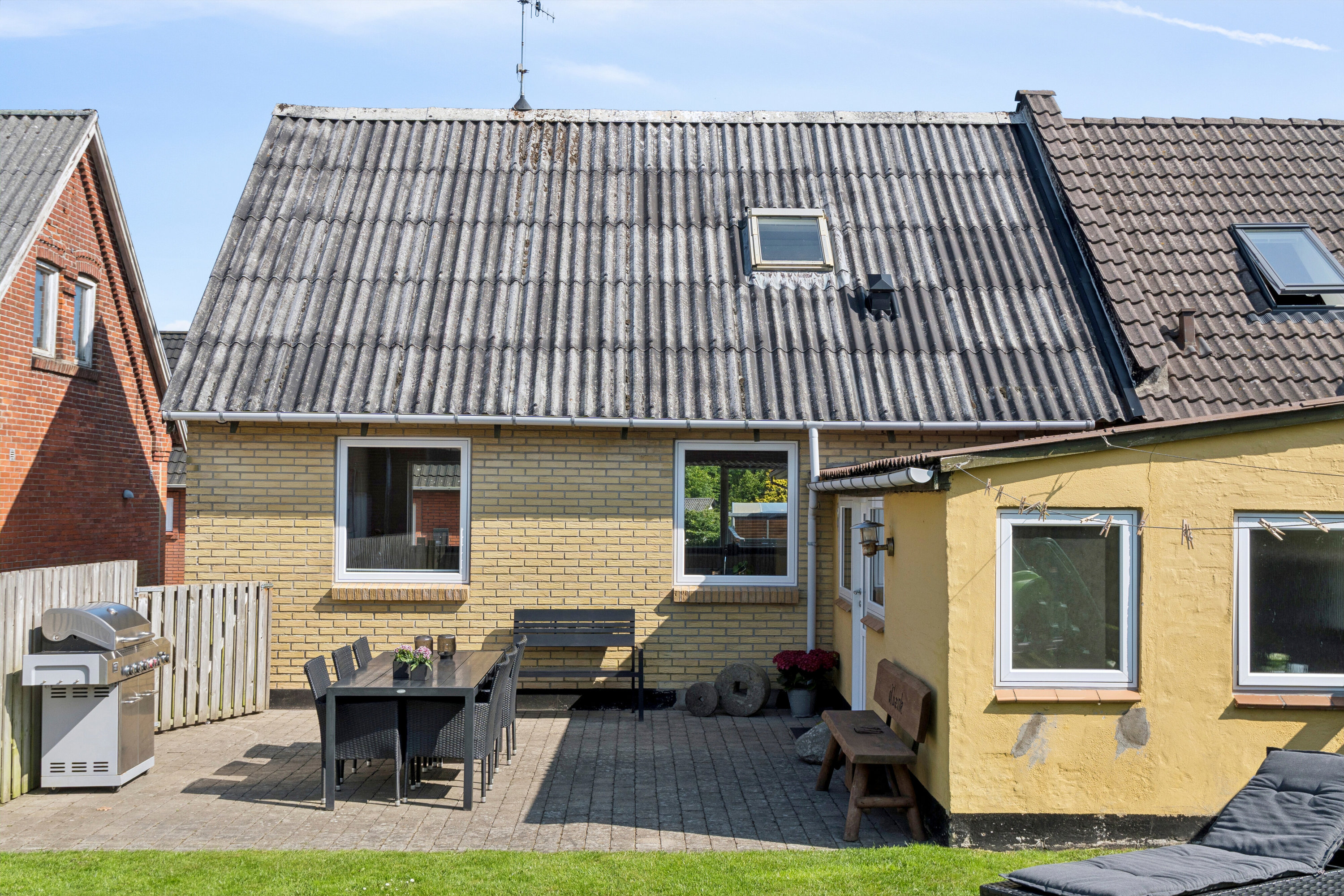 Fremhævet set fra haven billede i fuldskærmstilstand. Billede af Hovedgaden 57, 7752 Snedsted