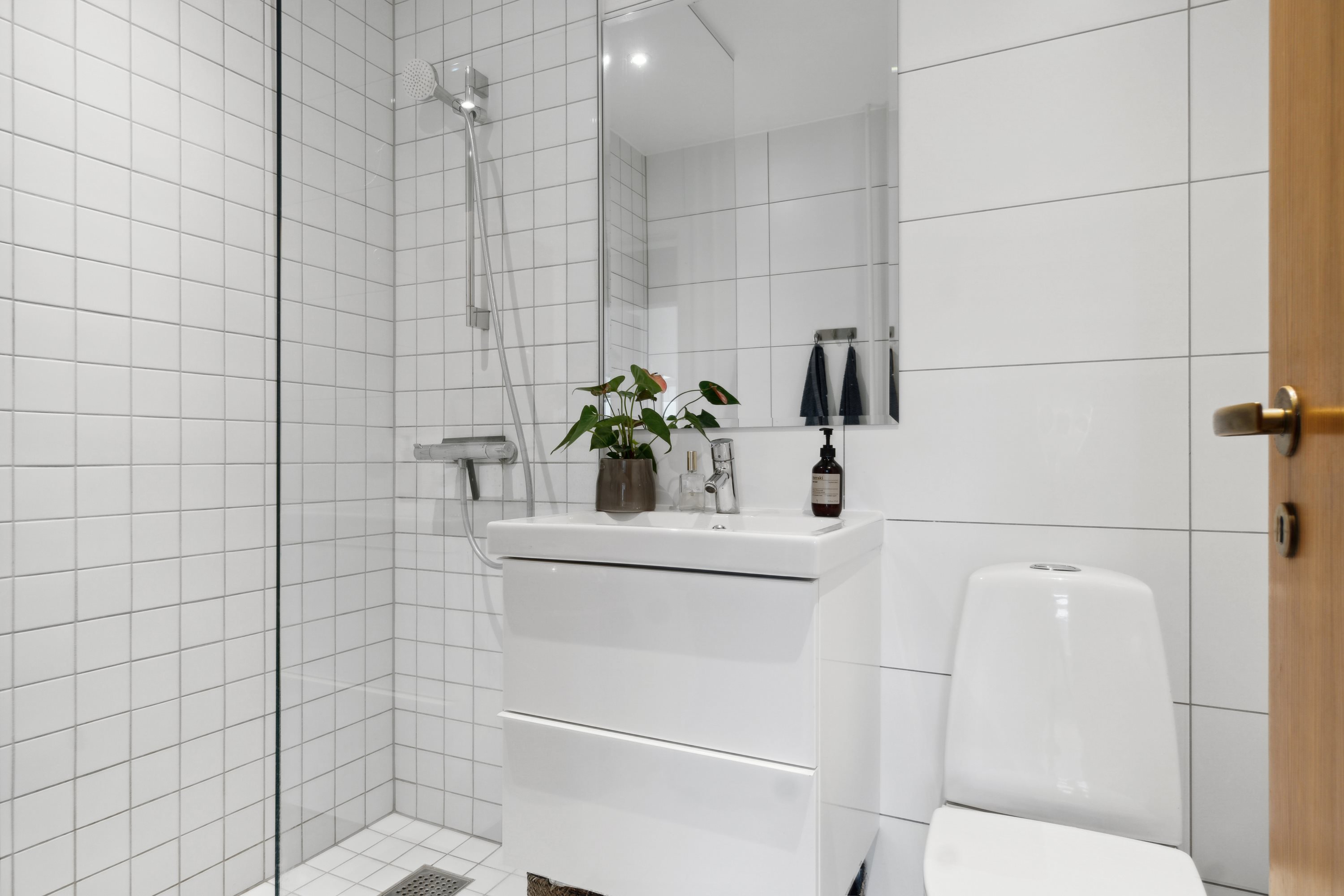 Fremhævet badeværelse billede i fuldskærmstilstand. Billede af Emiliehøj 17, st.. tv., 8270 Højbjerg