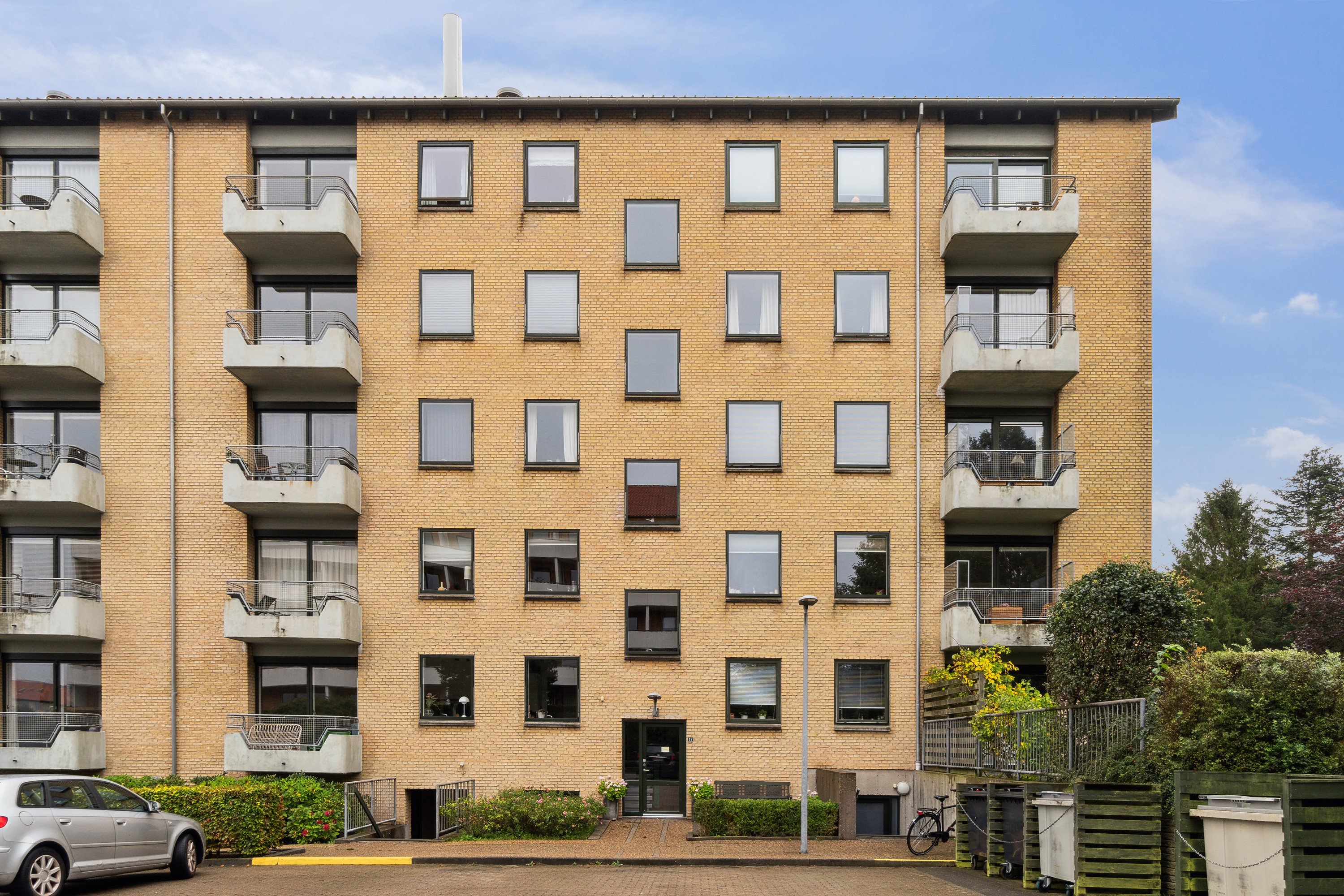 Fremhævet ejendommen billede i fuldskærmstilstand. Billede af Emiliehøj 17, st.. tv., 8270 Højbjerg