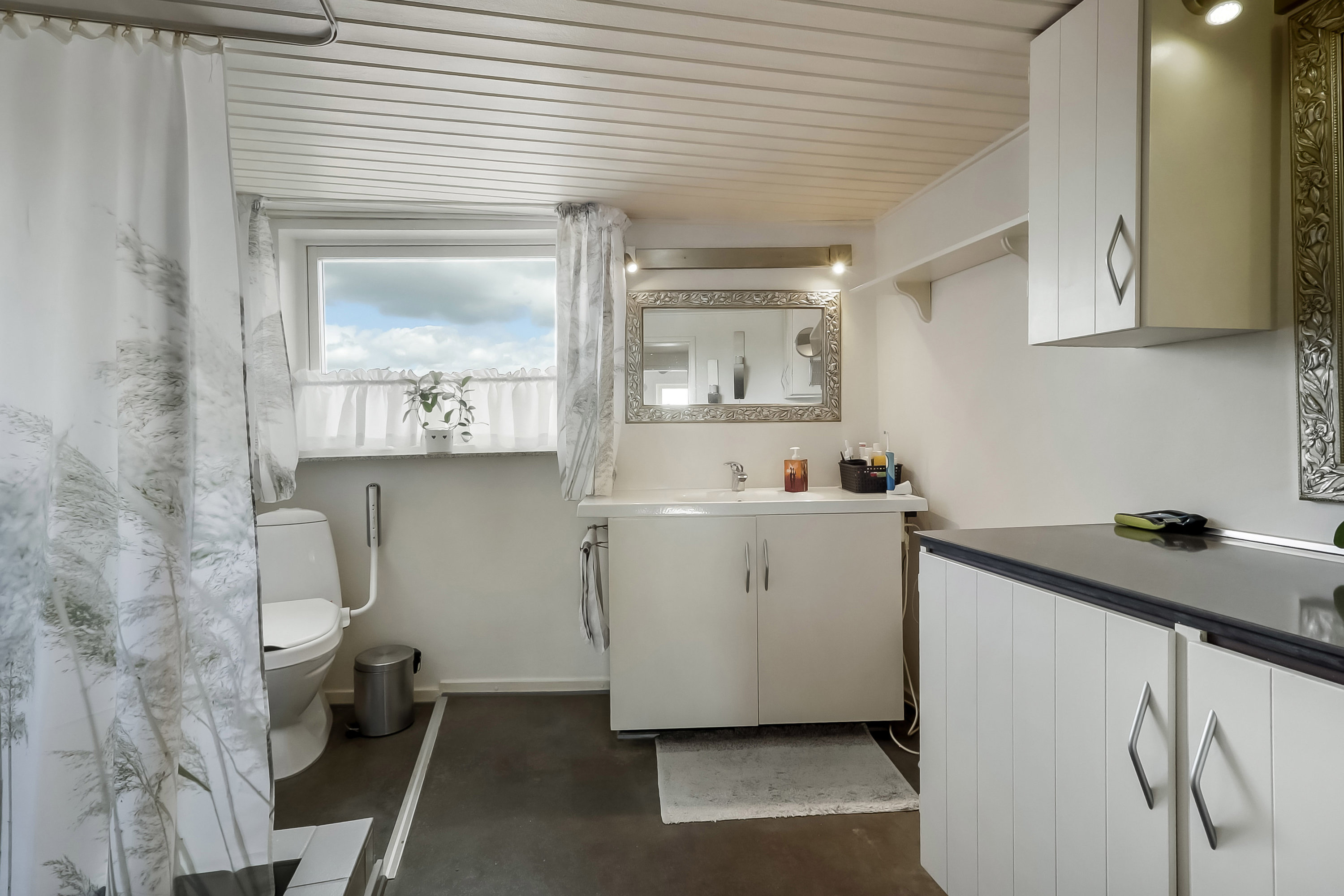 Fremhævet badeværelse billede i fuldskærmstilstand. Billede af Søndergade 1, 5884 Gudme