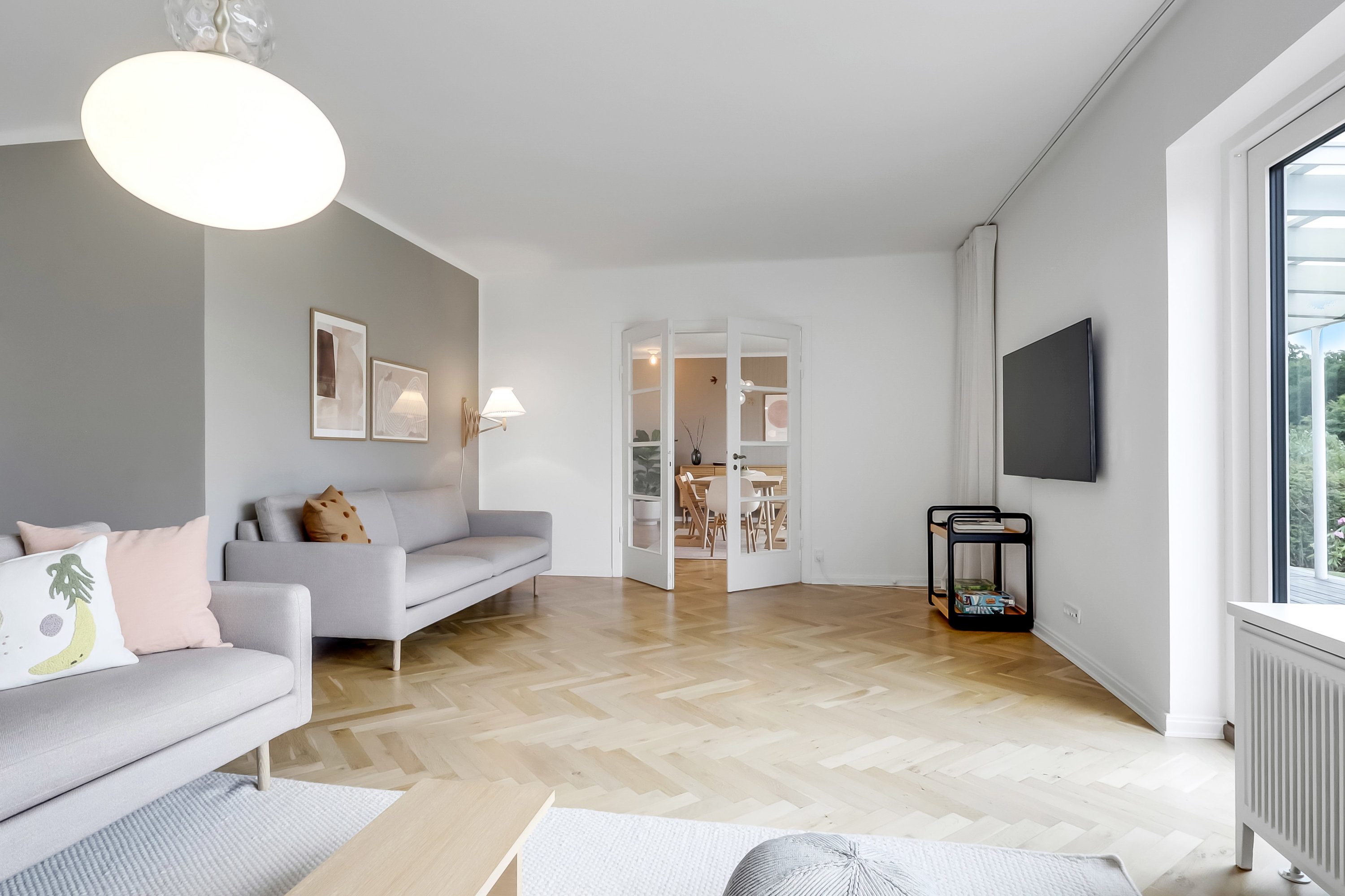 Fremhævet stue billede i fuldskærmstilstand. Billede af Klampenborgvej 26, 5700 Svendborg