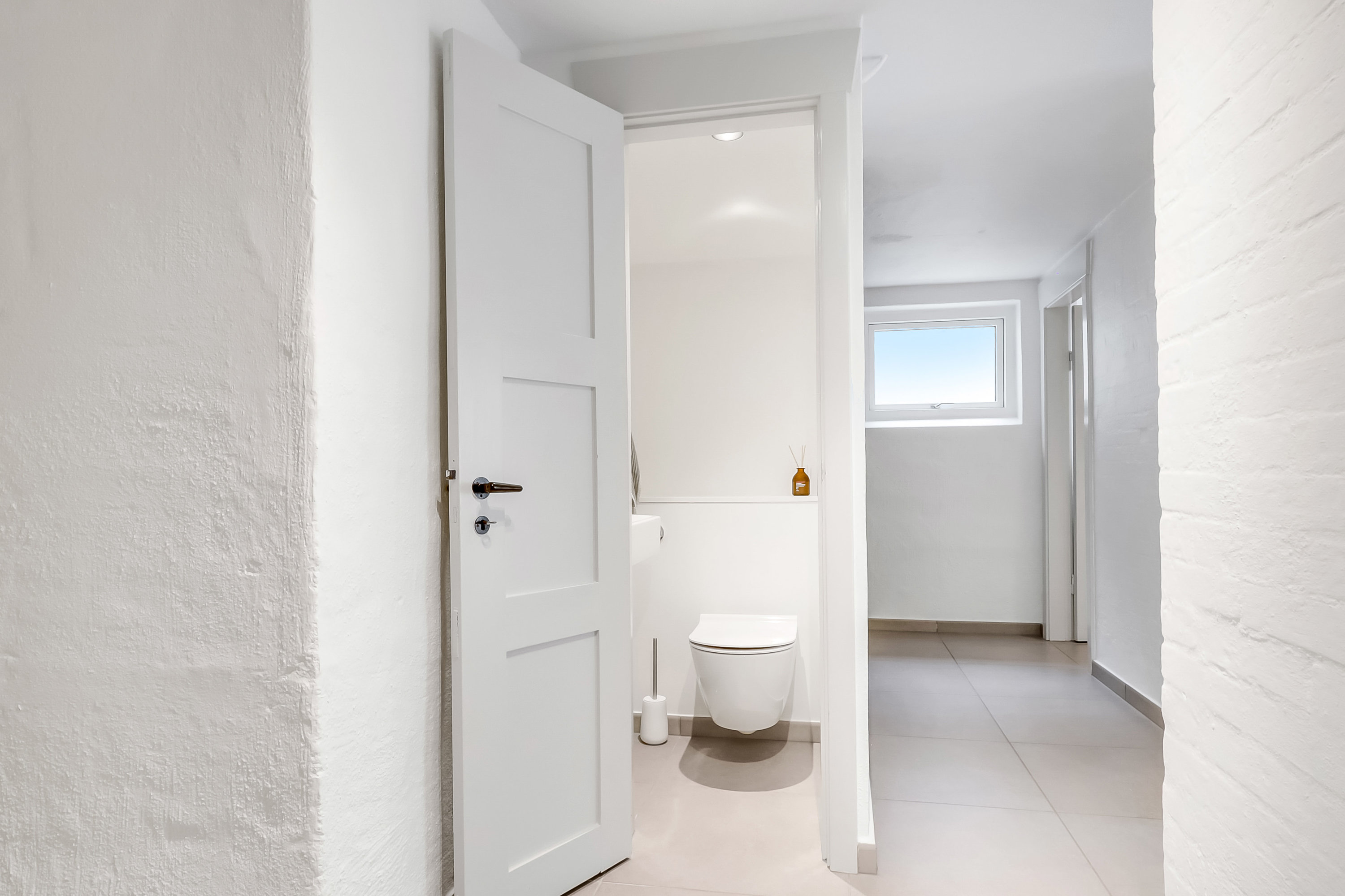 Fremhævet toilet billede i fuldskærmstilstand. Billede af Klampenborgvej 26, 5700 Svendborg