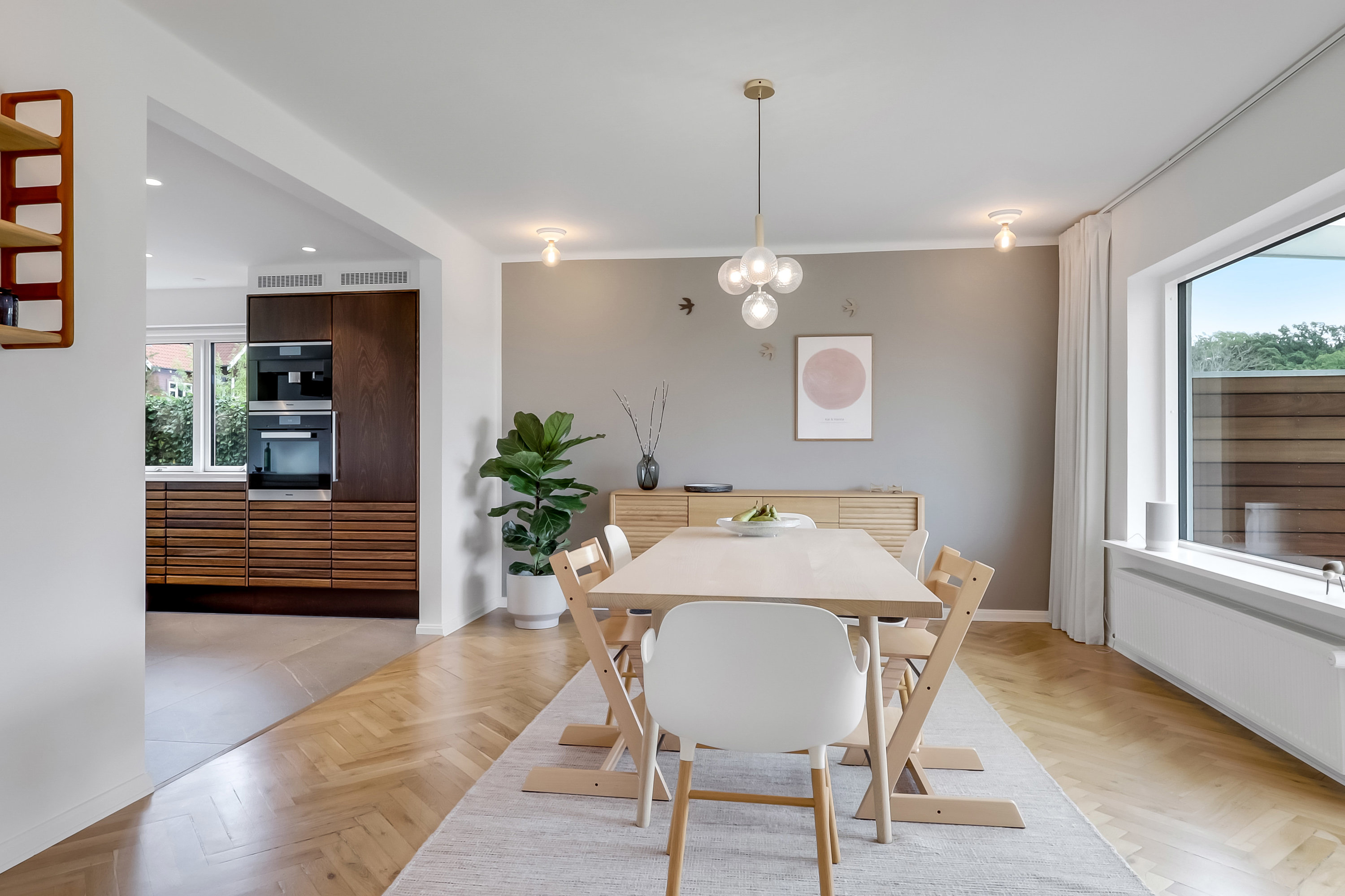 Fremhævet stue billede i fuldskærmstilstand. Billede af Klampenborgvej 26, 5700 Svendborg