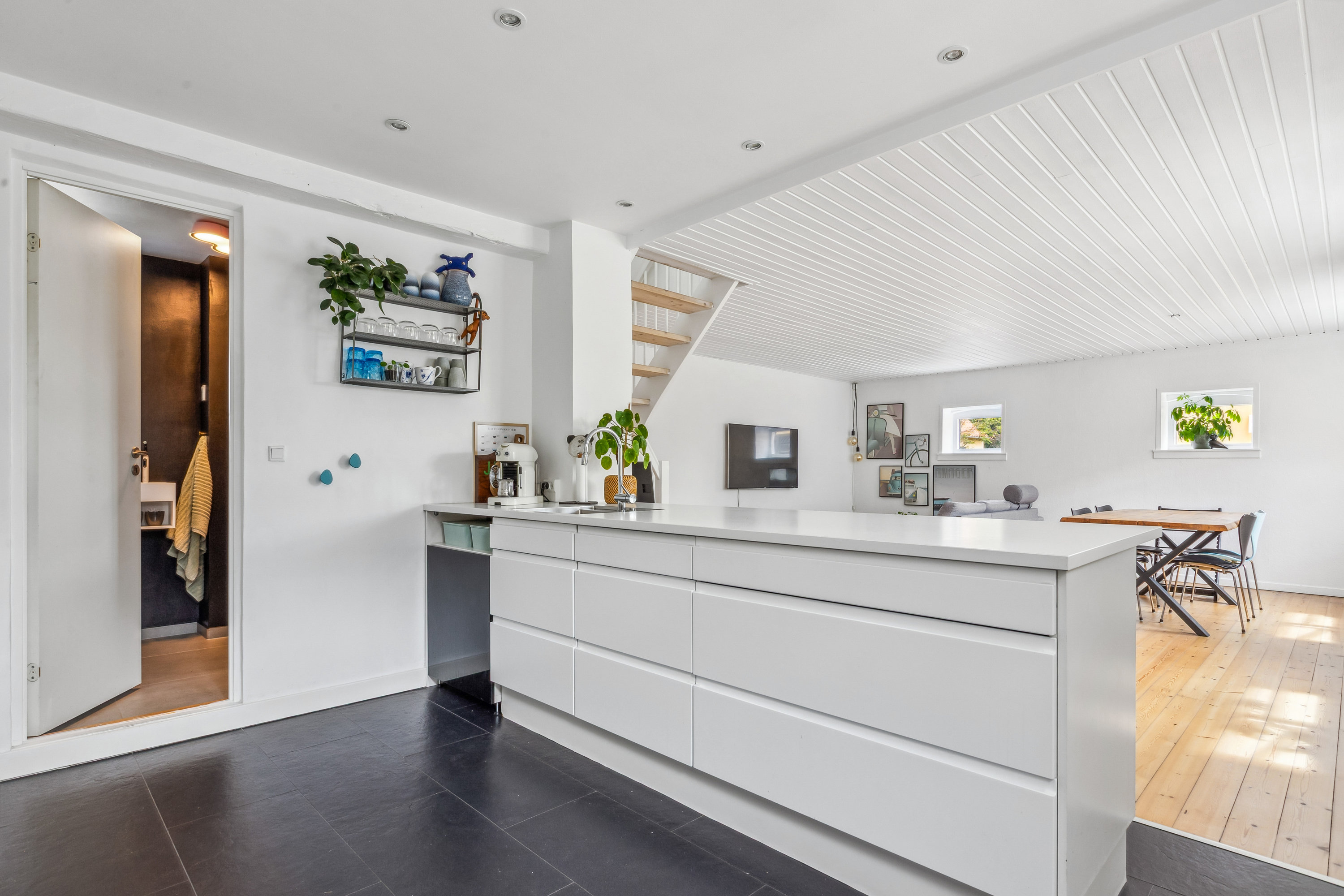 Fremhævet køkken billede i fuldskærmstilstand. Billede af Søndergade 9D, 2791 Dragør