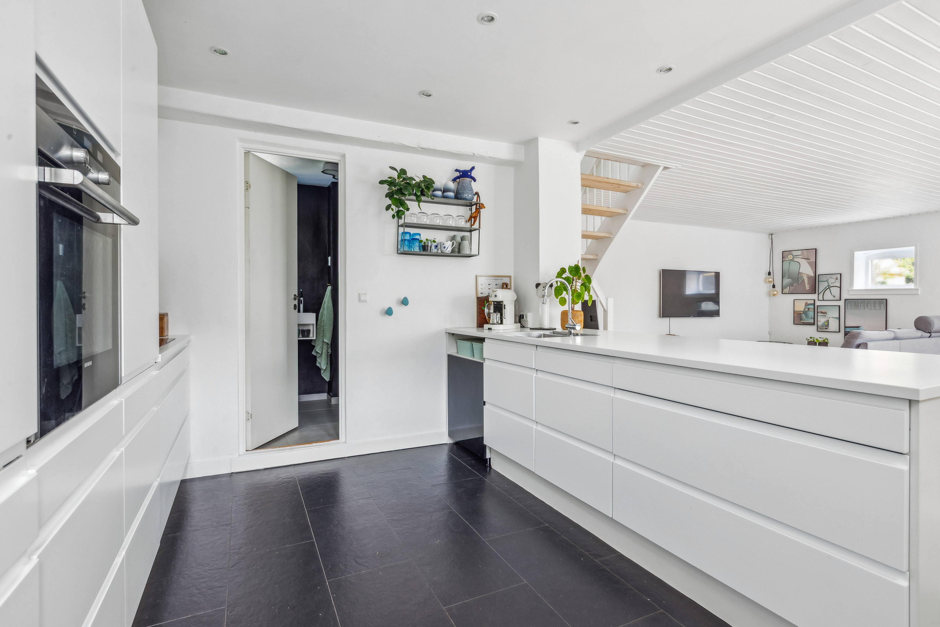 Fremhævet køkken billede i fuldskærmstilstand. Billede af Søndergade 9D, 2791 Dragør