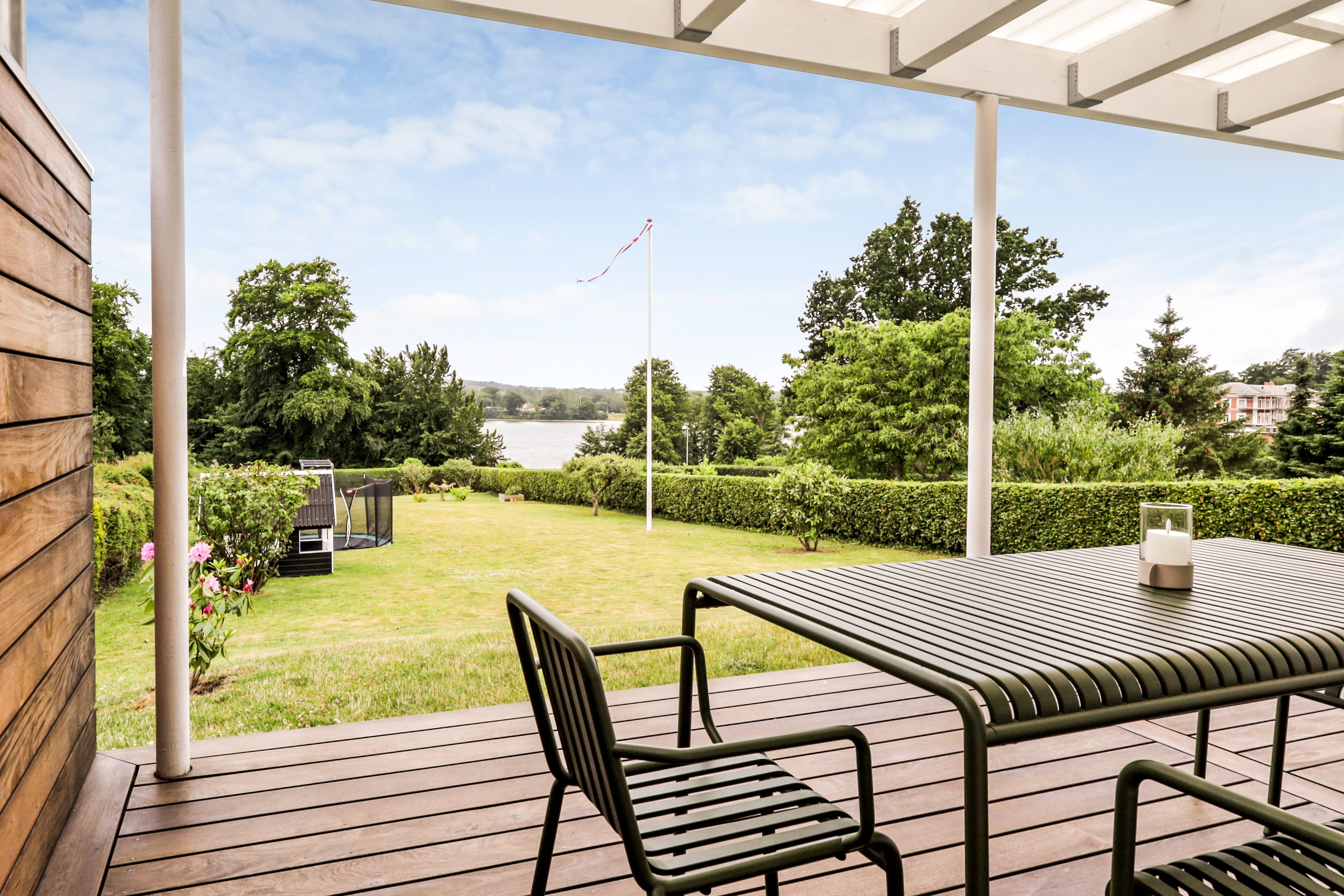 Fremhævet terrasse billede i fuldskærmstilstand. Billede af Klampenborgvej 26, 5700 Svendborg