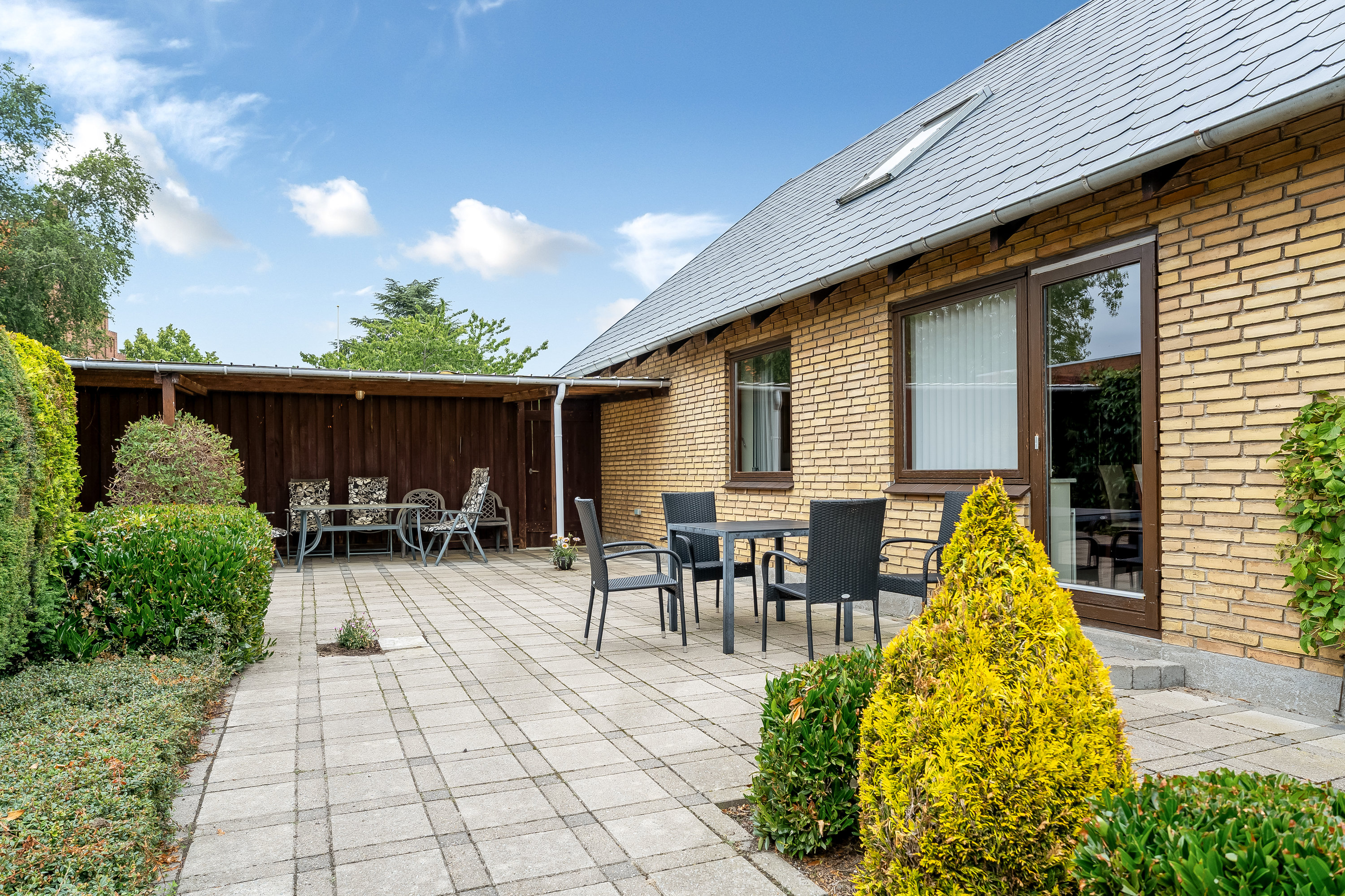 Fremhævet terrasse billede i fuldskærmstilstand. Billede af Bresemanns Allé 67, 4900 Nakskov