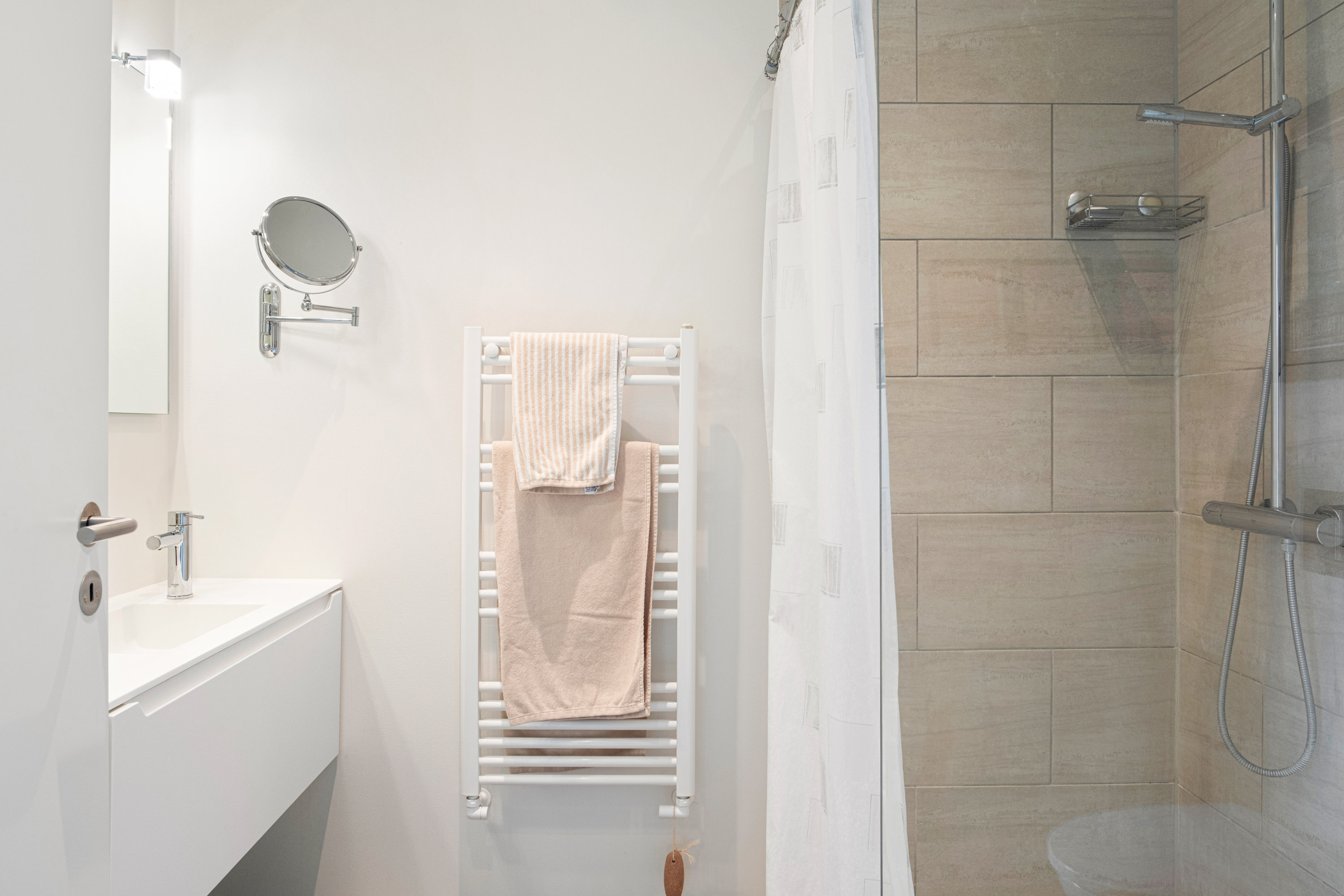 Fremhævet  billede i fuldskærmstilstand. Billede af Henrikshøj 10, 2. 1., 2950 Vedbæk