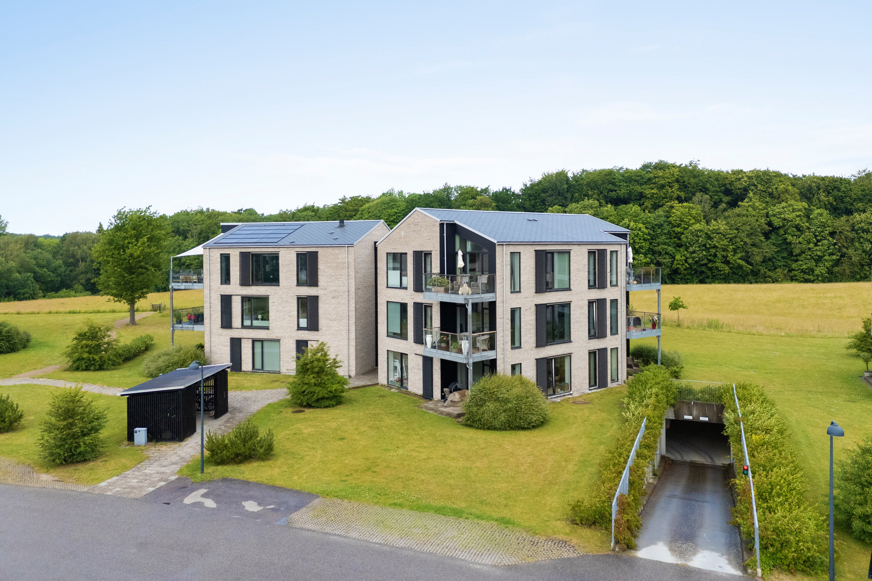 Miniaturebillede 2: . Billede af Henrikshøj 10, 2. 1., 2950 Vedbæk