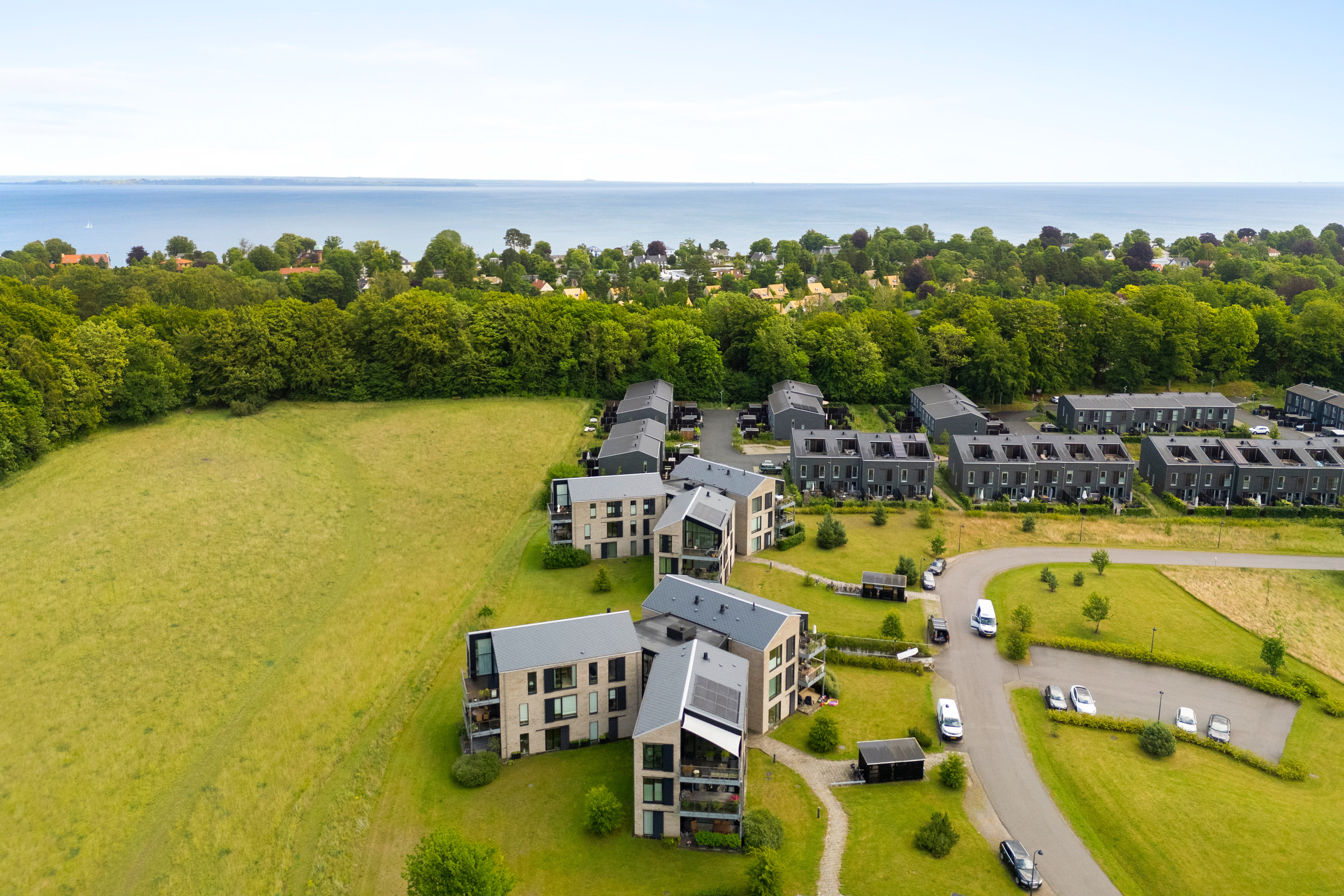 Fremhævet  billede i fuldskærmstilstand. Billede af Henrikshøj 10, 2. 1., 2950 Vedbæk