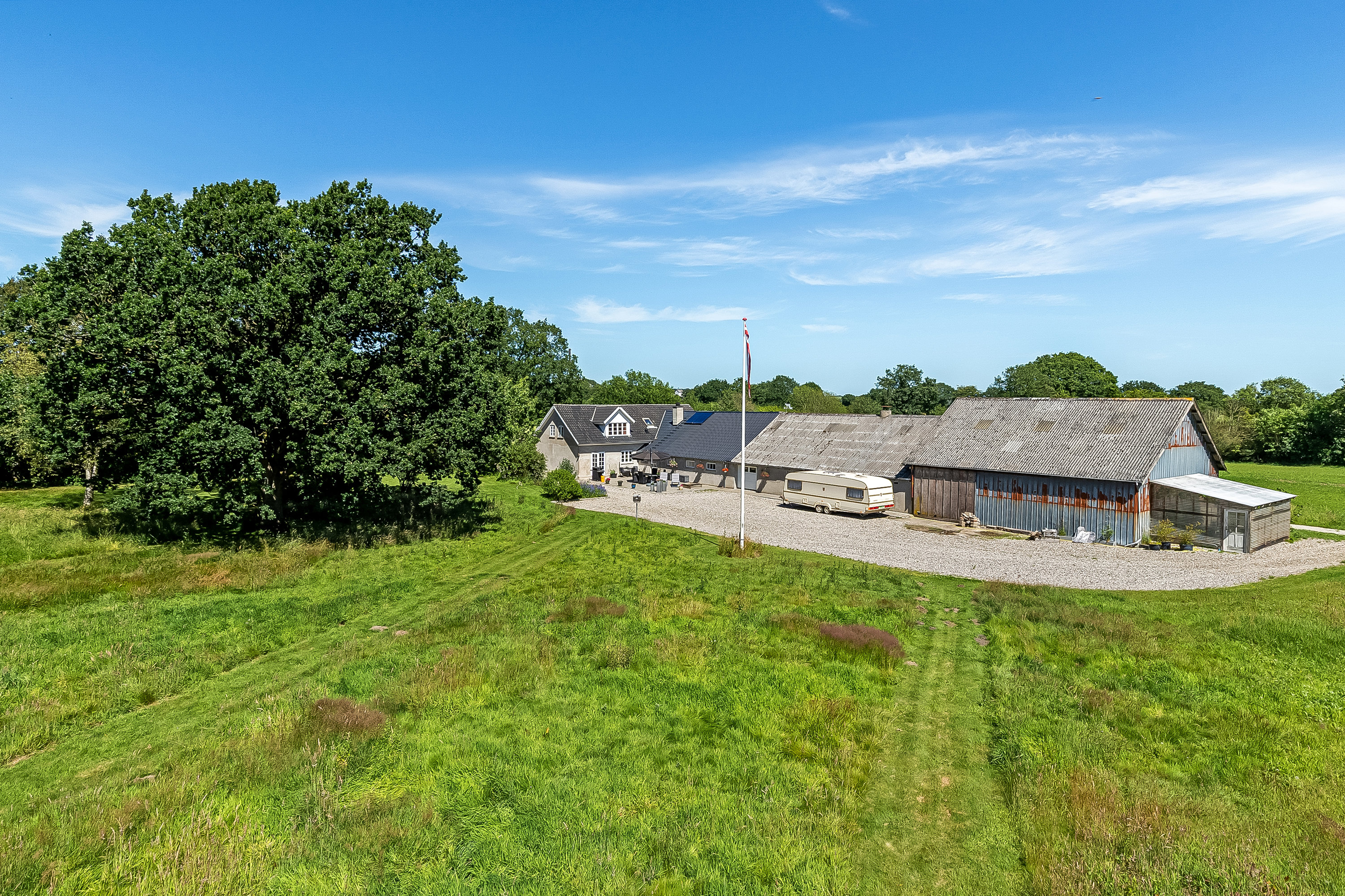 Fremhævet mastefoto billede i fuldskærmstilstand. Billede af Åstorpvej 53, 6093 Sjølund