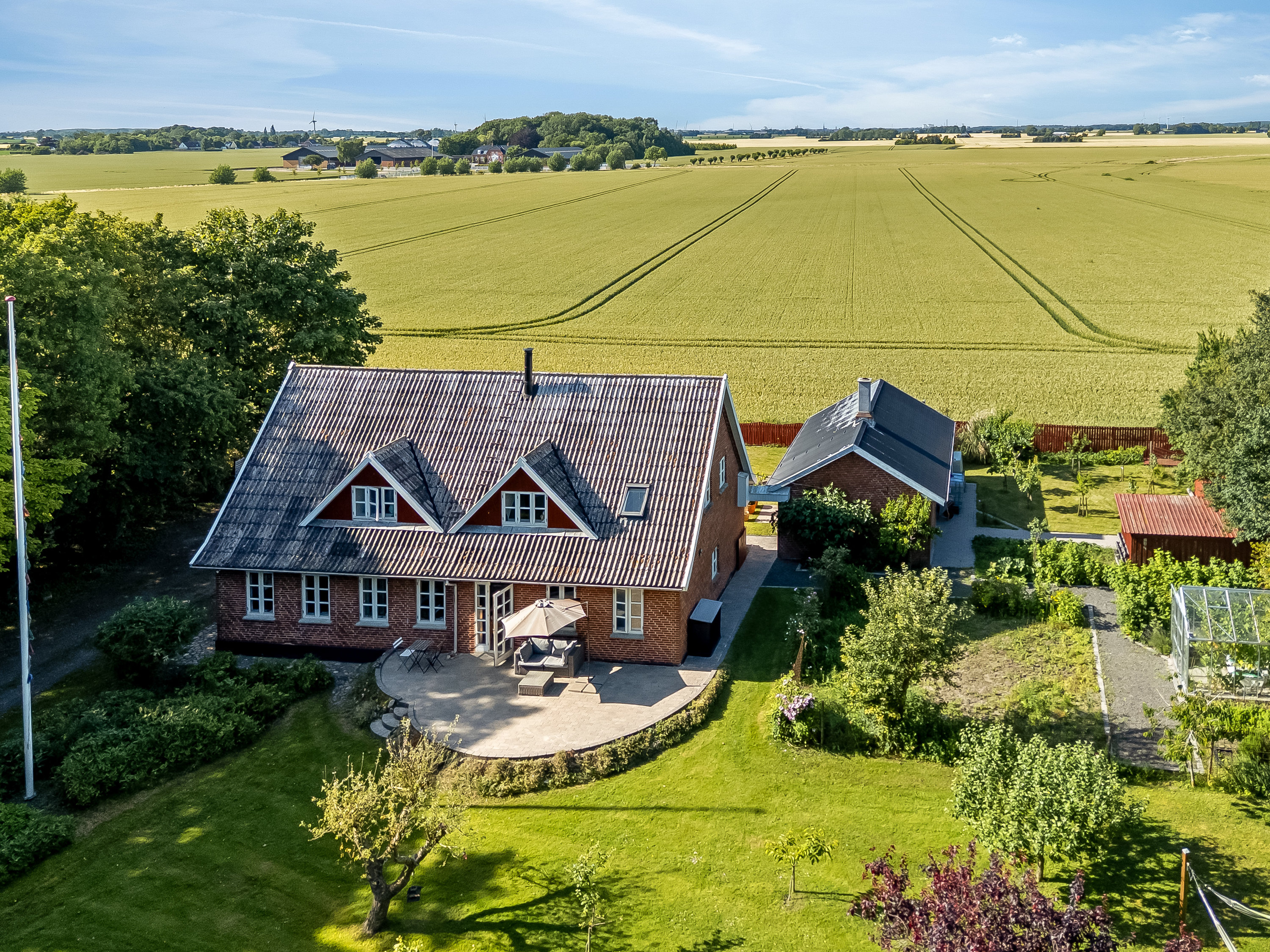 Fremhævet luftfoto billede i fuldskærmstilstand. Billede af Tillitse Kirkevej 5, 4983 Dannemare