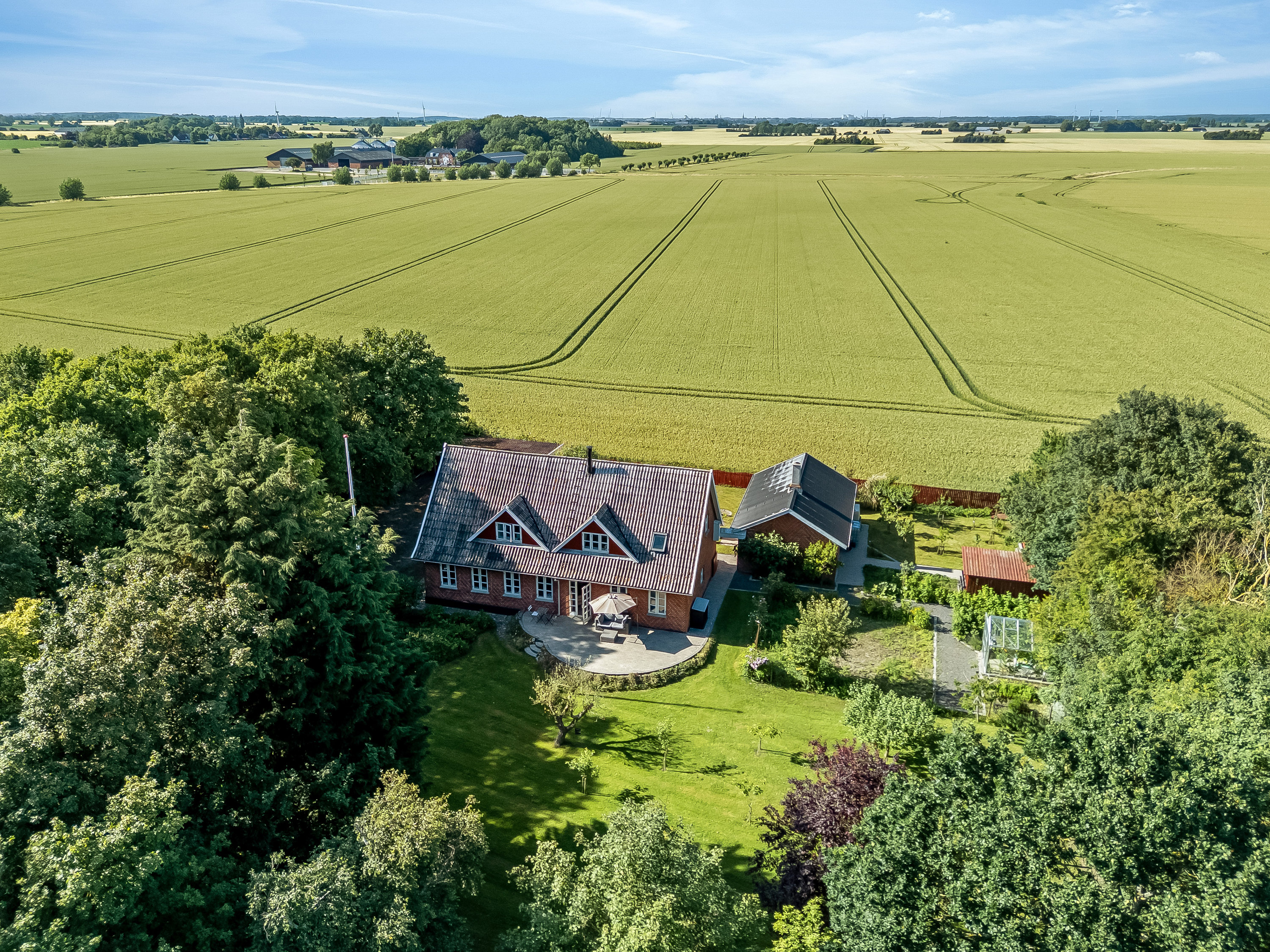 Fremhævet luftfoto billede i fuldskærmstilstand. Billede af Tillitse Kirkevej 5, 4983 Dannemare