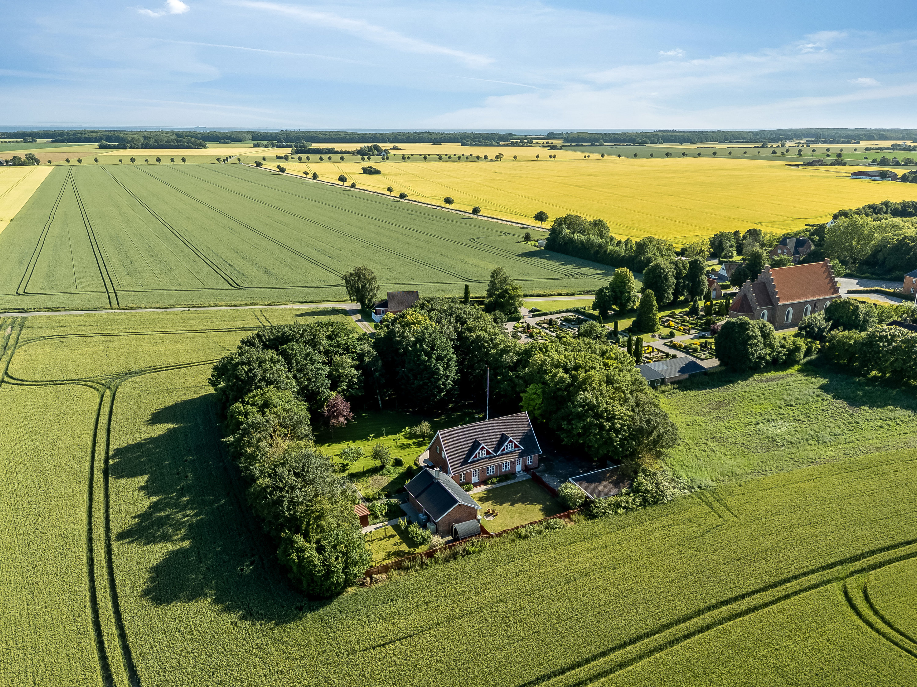 Fremhævet luftfoto billede i fuldskærmstilstand. Billede af Tillitse Kirkevej 5, 4983 Dannemare