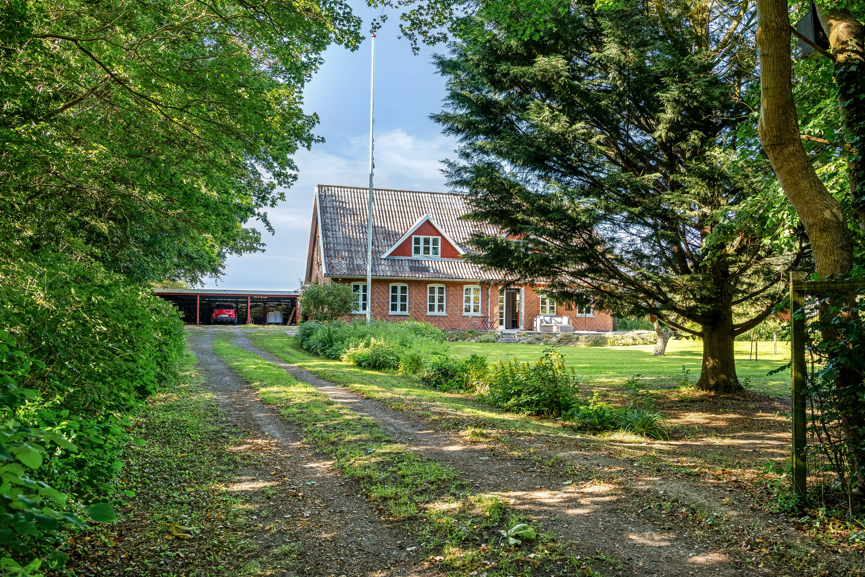 Fremhævet facade billede i fuldskærmstilstand. Billede af Tillitse Kirkevej 5, 4983 Dannemare