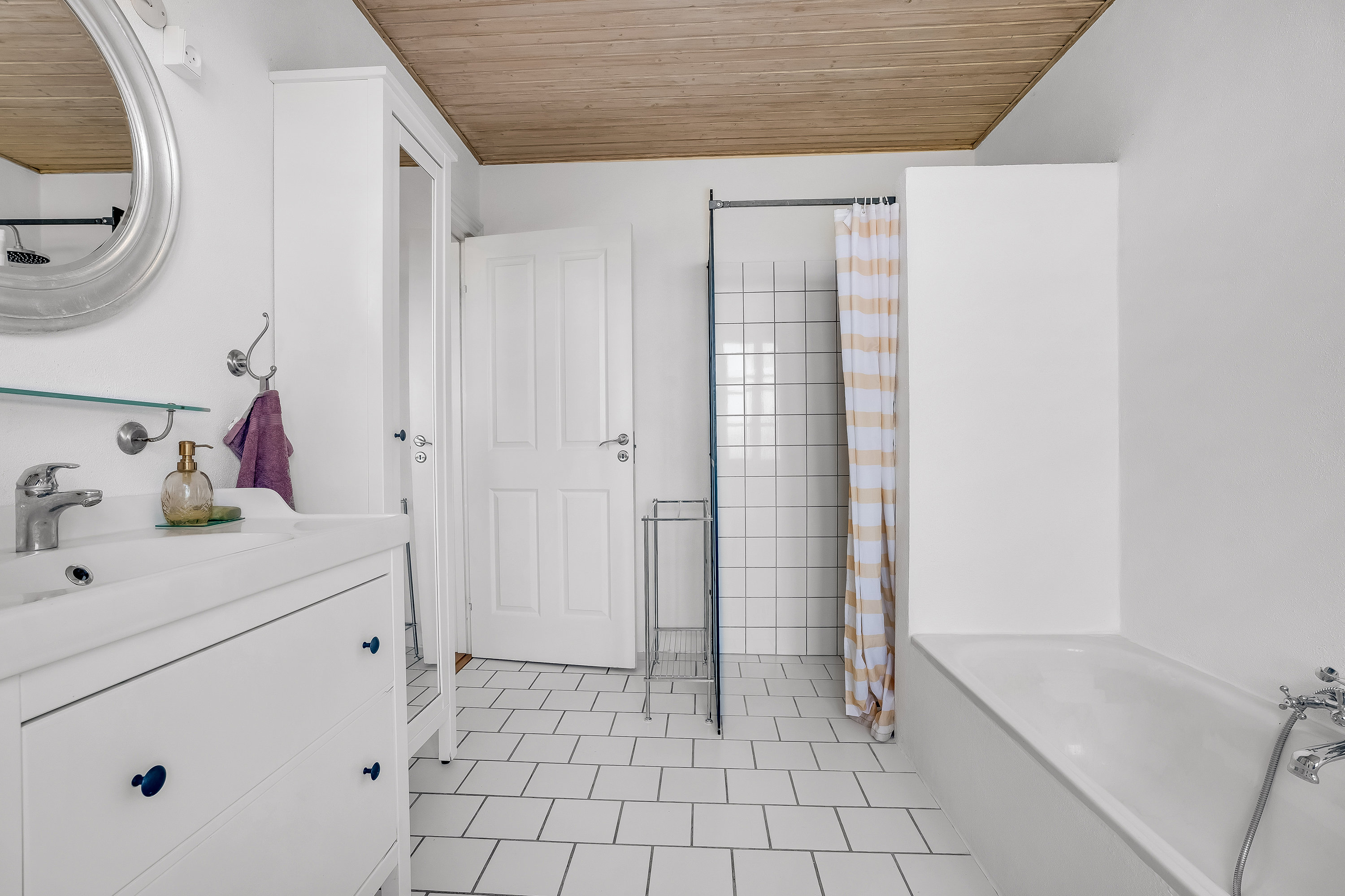 Fremhævet badeværelse billede i fuldskærmstilstand. Billede af Tillitse Kirkevej 5, 4983 Dannemare