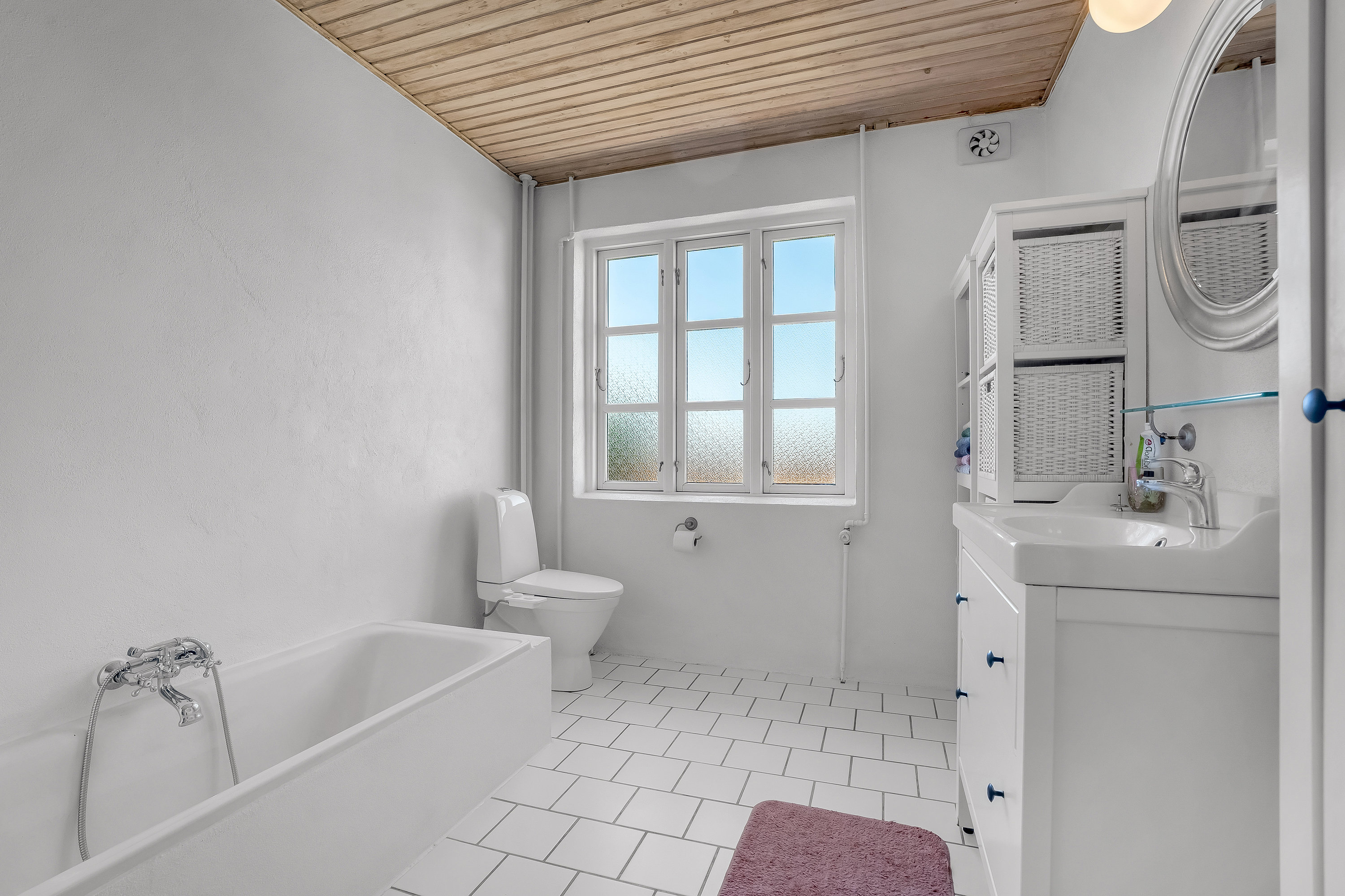 Fremhævet badeværelse billede i fuldskærmstilstand. Billede af Tillitse Kirkevej 5, 4983 Dannemare