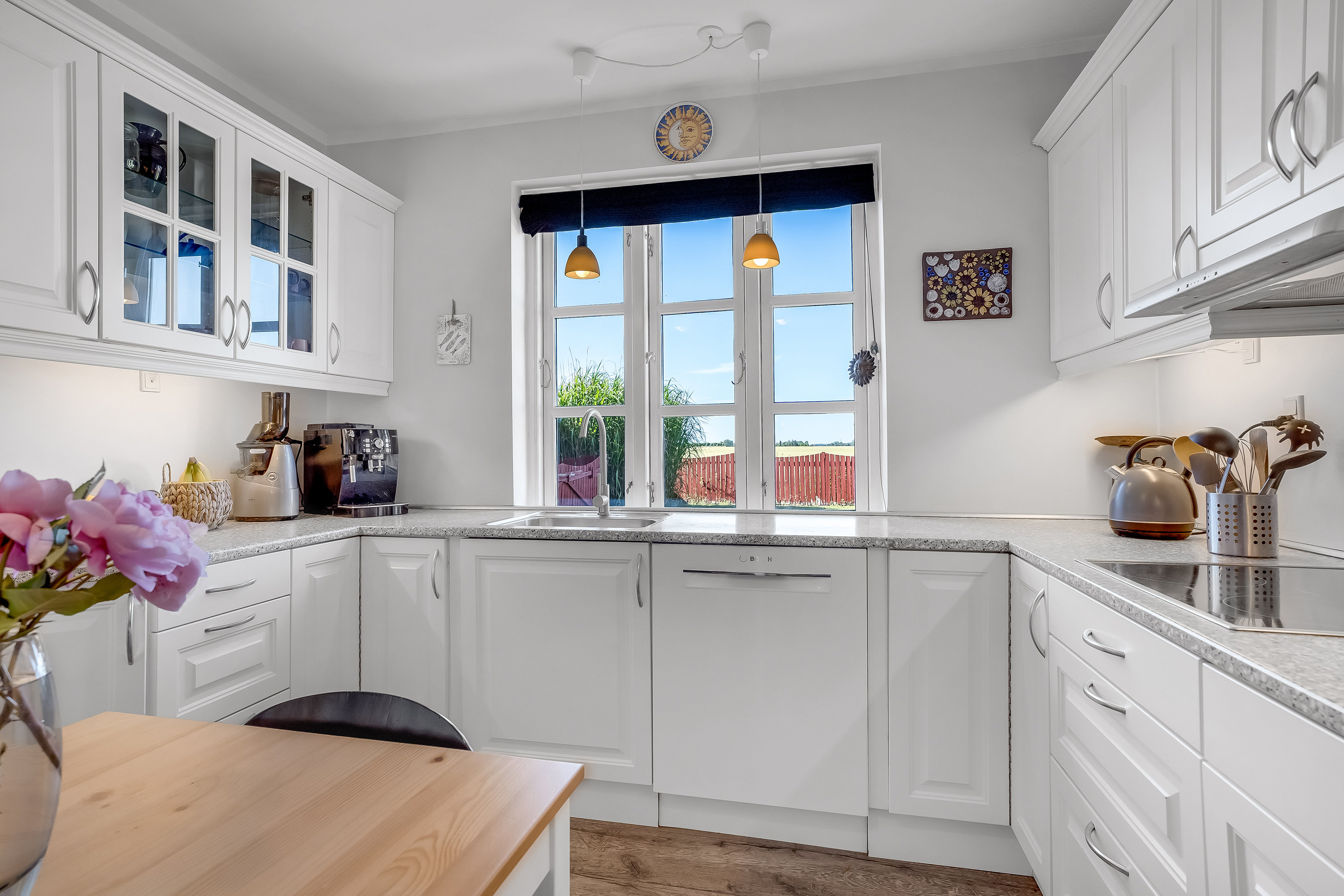 Fremhævet køkken billede i fuldskærmstilstand. Billede af Tillitse Kirkevej 5, 4983 Dannemare