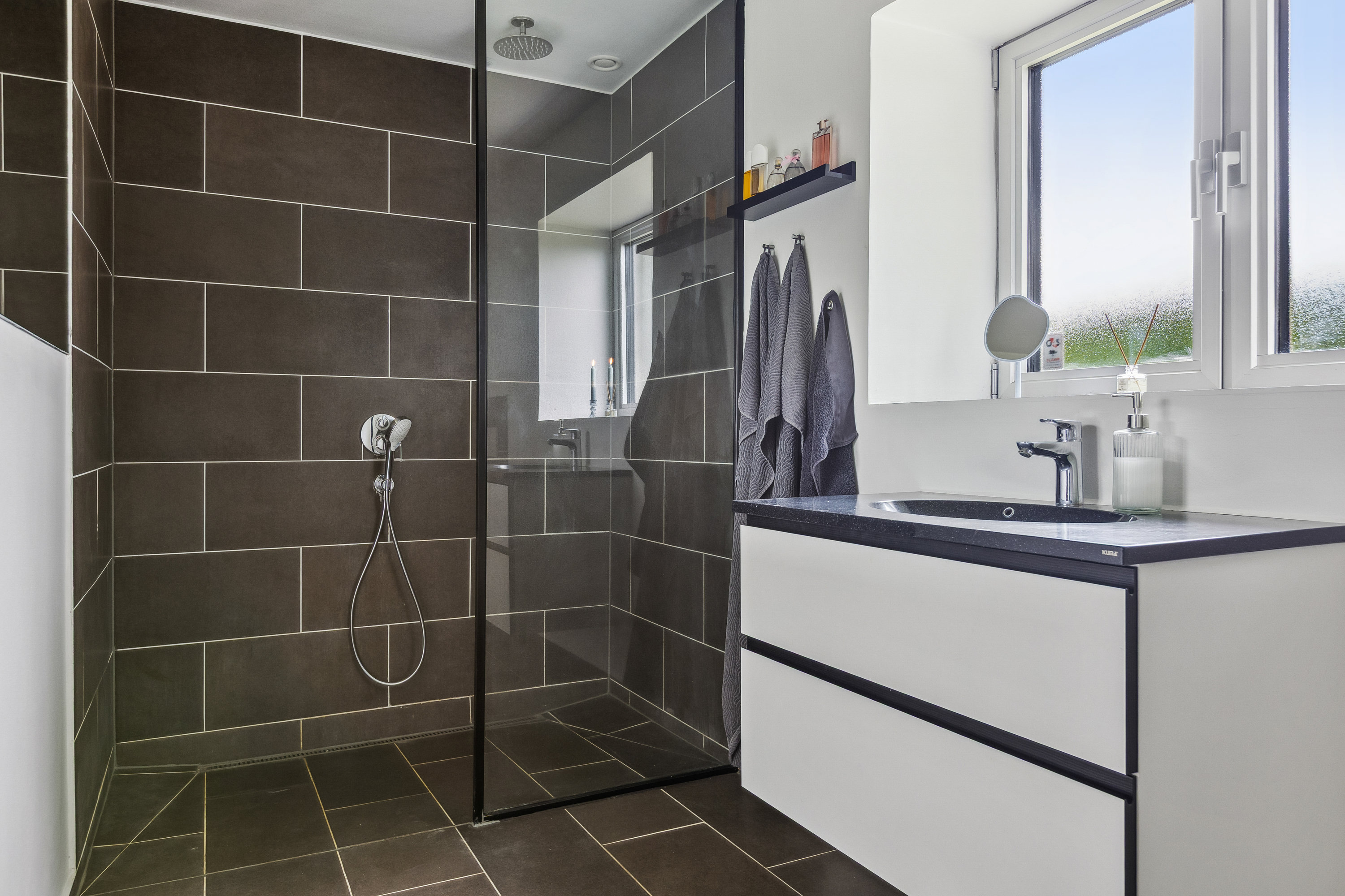 Fremhævet badeværelse billede i fuldskærmstilstand. Billede af Elmelundsvej 193, Ravnebjerg, 5250 Odense SV