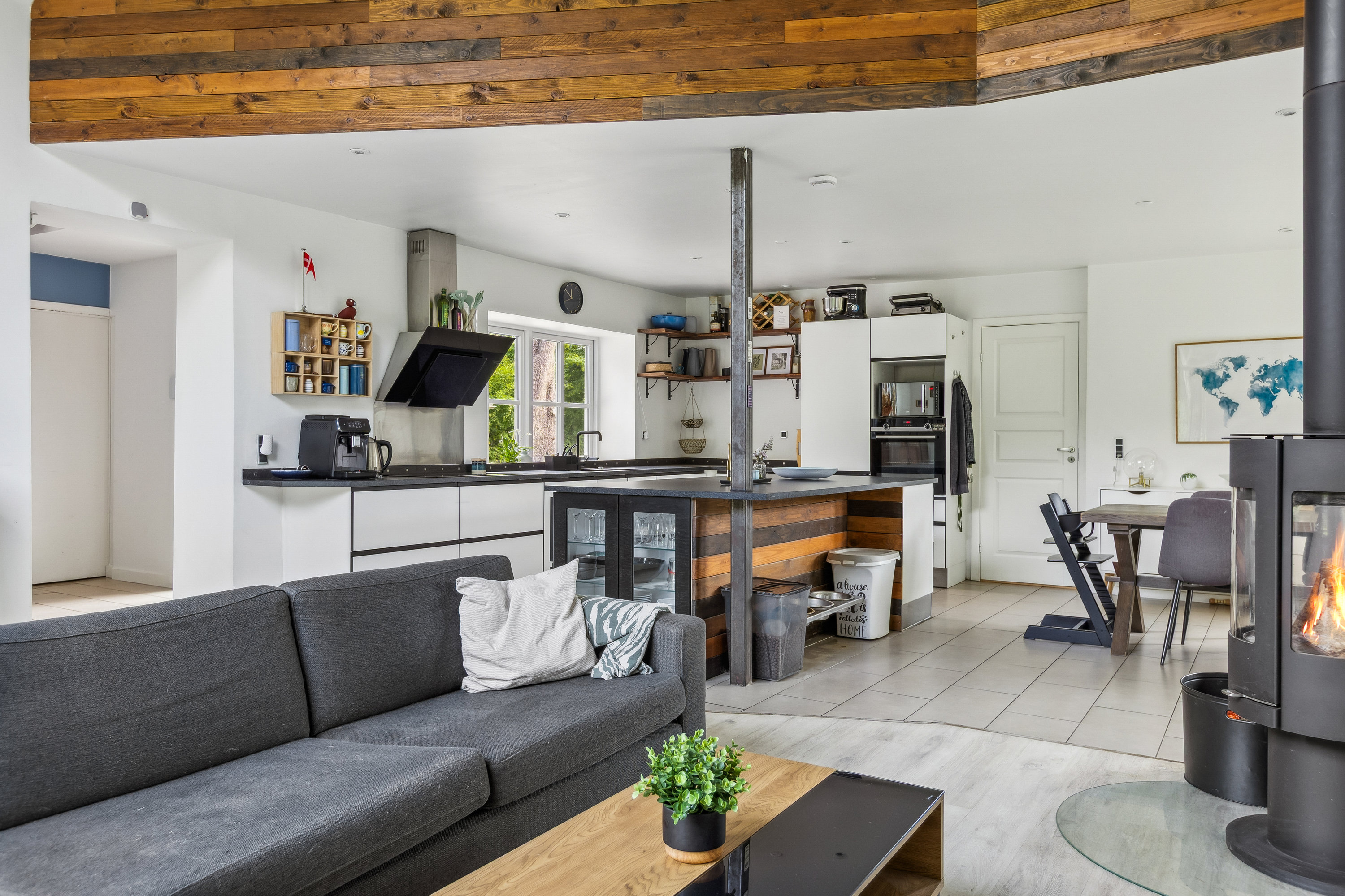 Fremhævet stue billede i fuldskærmstilstand. Billede af Elmelundsvej 193, Ravnebjerg, 5250 Odense SV