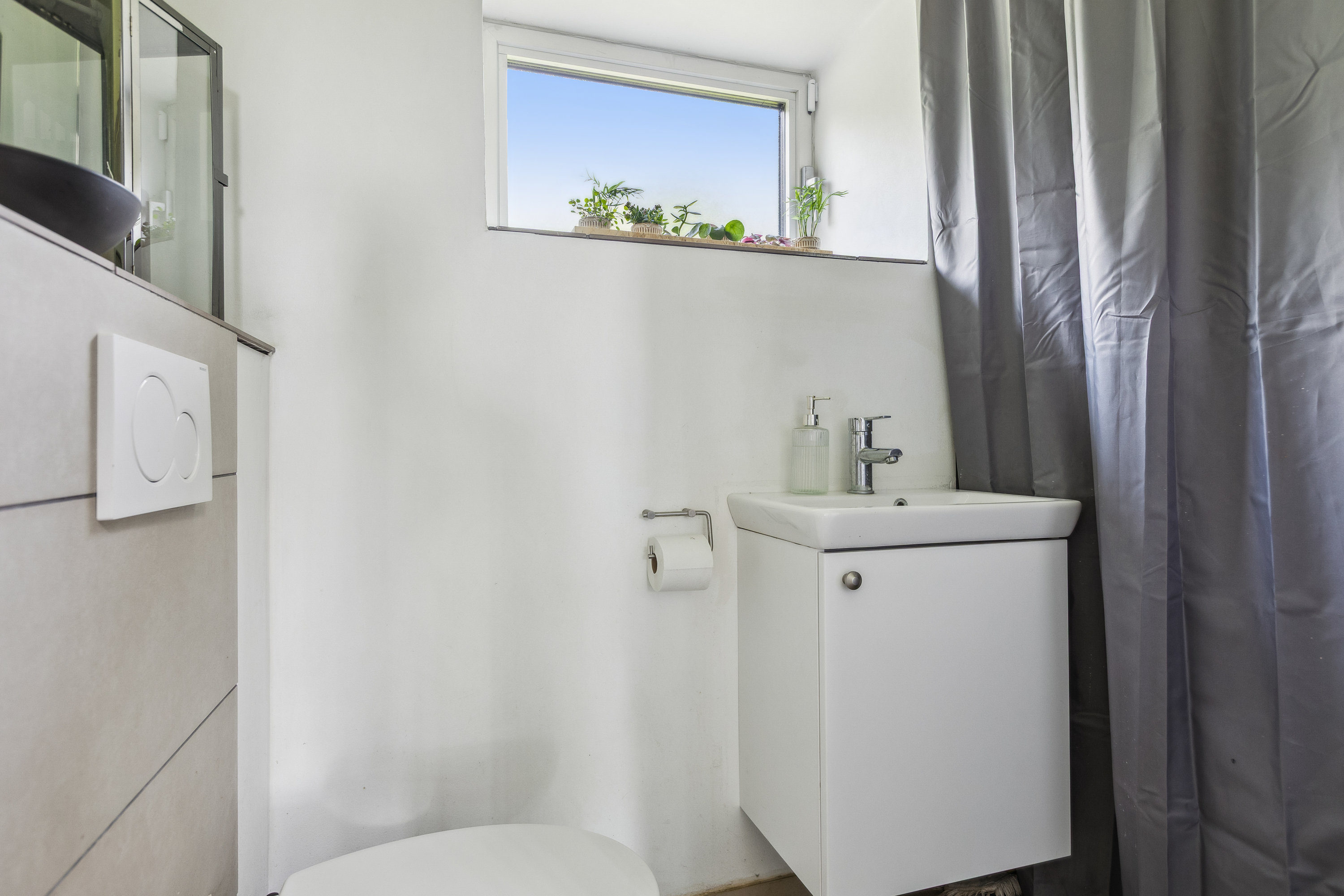 Fremhævet badeværelse billede i fuldskærmstilstand. Billede af Elmelundsvej 193, Ravnebjerg, 5250 Odense SV