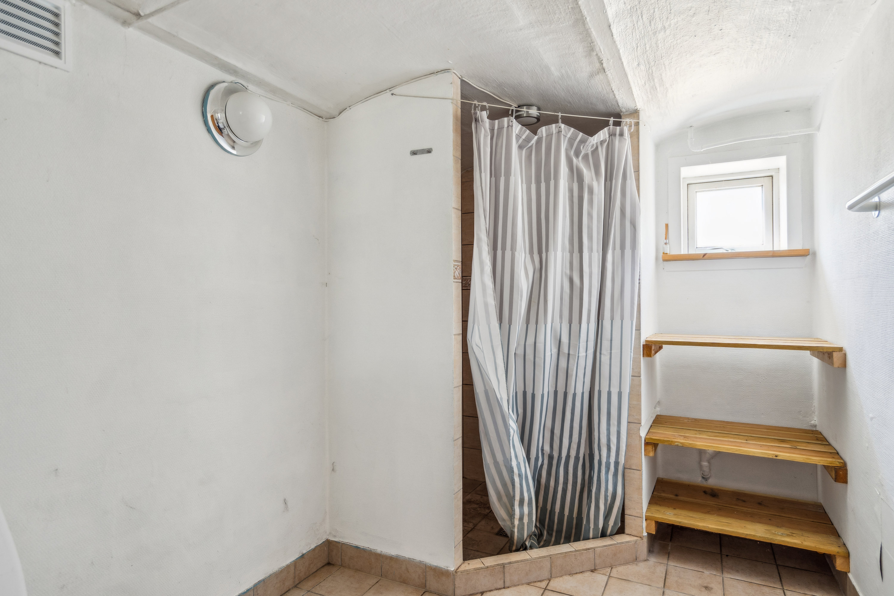 Fremhævet badeværelse billede i fuldskærmstilstand. Billede af Vesterø Havnegade 79, Vesterø Havn, 9940 Læsø