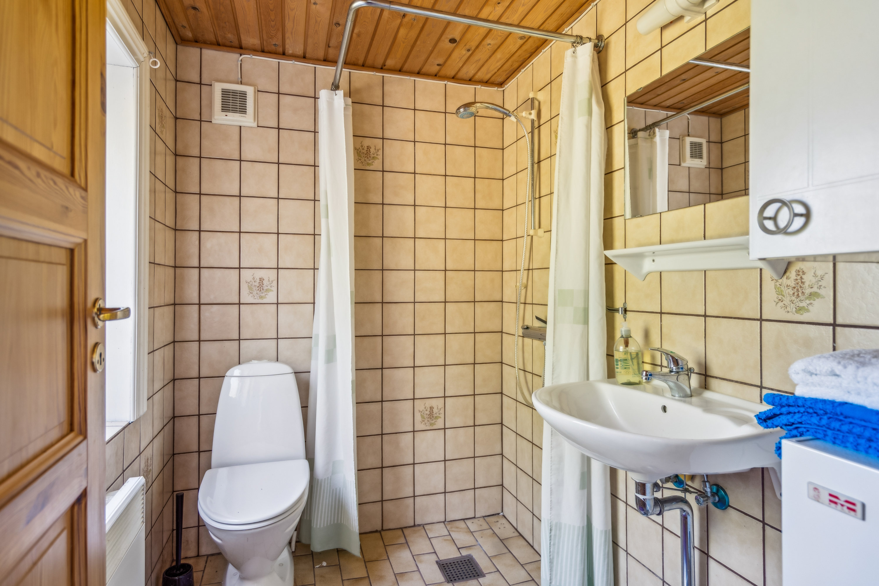 Fremhævet badeværelse billede i fuldskærmstilstand. Billede af Campingpladsvej 13, Østerby Havn, 9940 Læsø