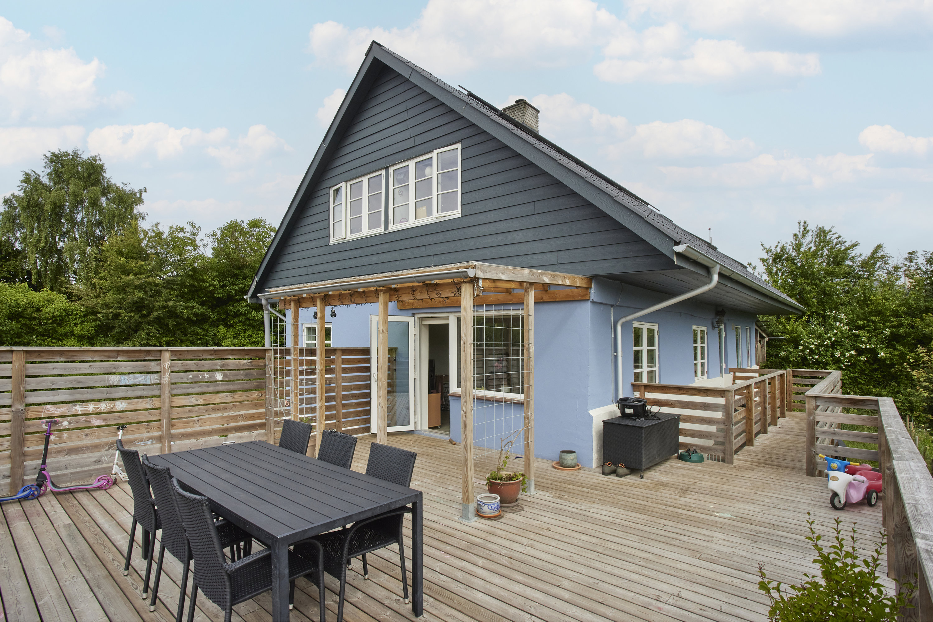 Fremhævet terrasse billede i fuldskærmstilstand. Billede af Ravnsøvej 66, 8680 Ry