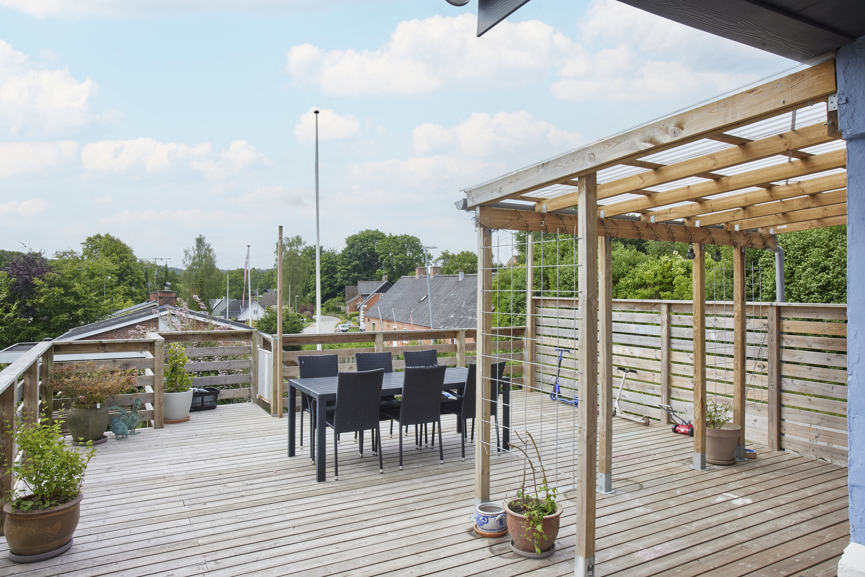 Fremhævet terrasse billede i fuldskærmstilstand. Billede af Ravnsøvej 66, 8680 Ry