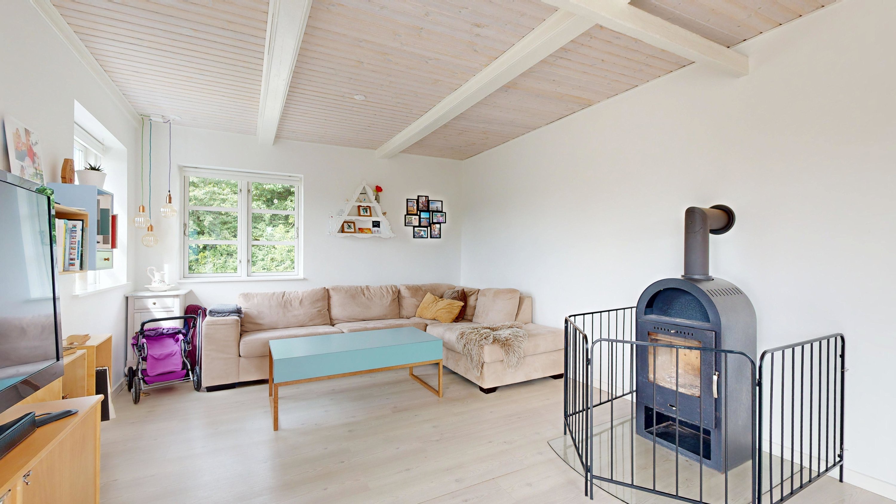 Fremhævet stue billede i fuldskærmstilstand. Billede af Ravnsøvej 66, 8680 Ry