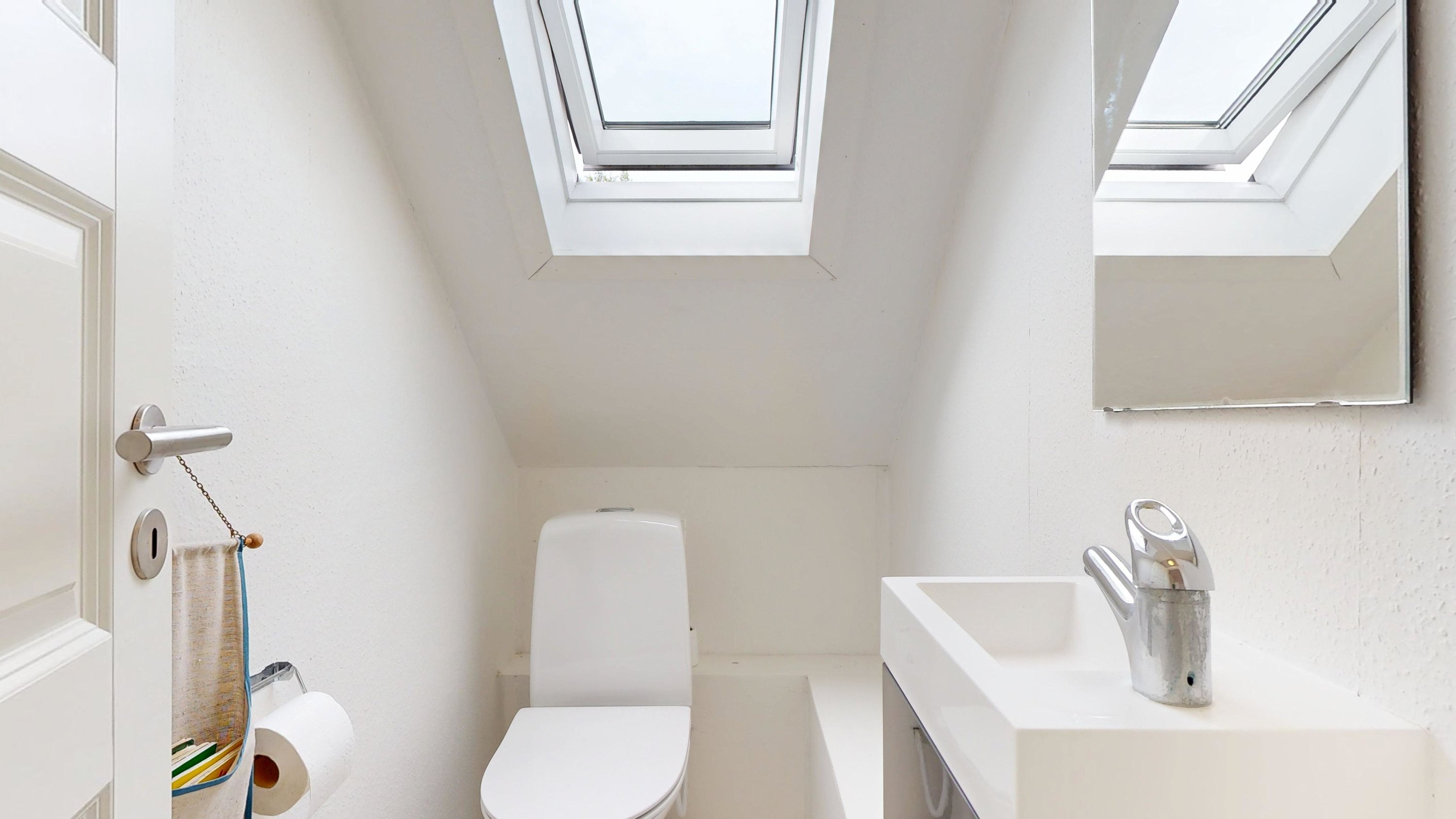 Fremhævet toilet billede i fuldskærmstilstand. Billede af Ravnsøvej 66, 8680 Ry