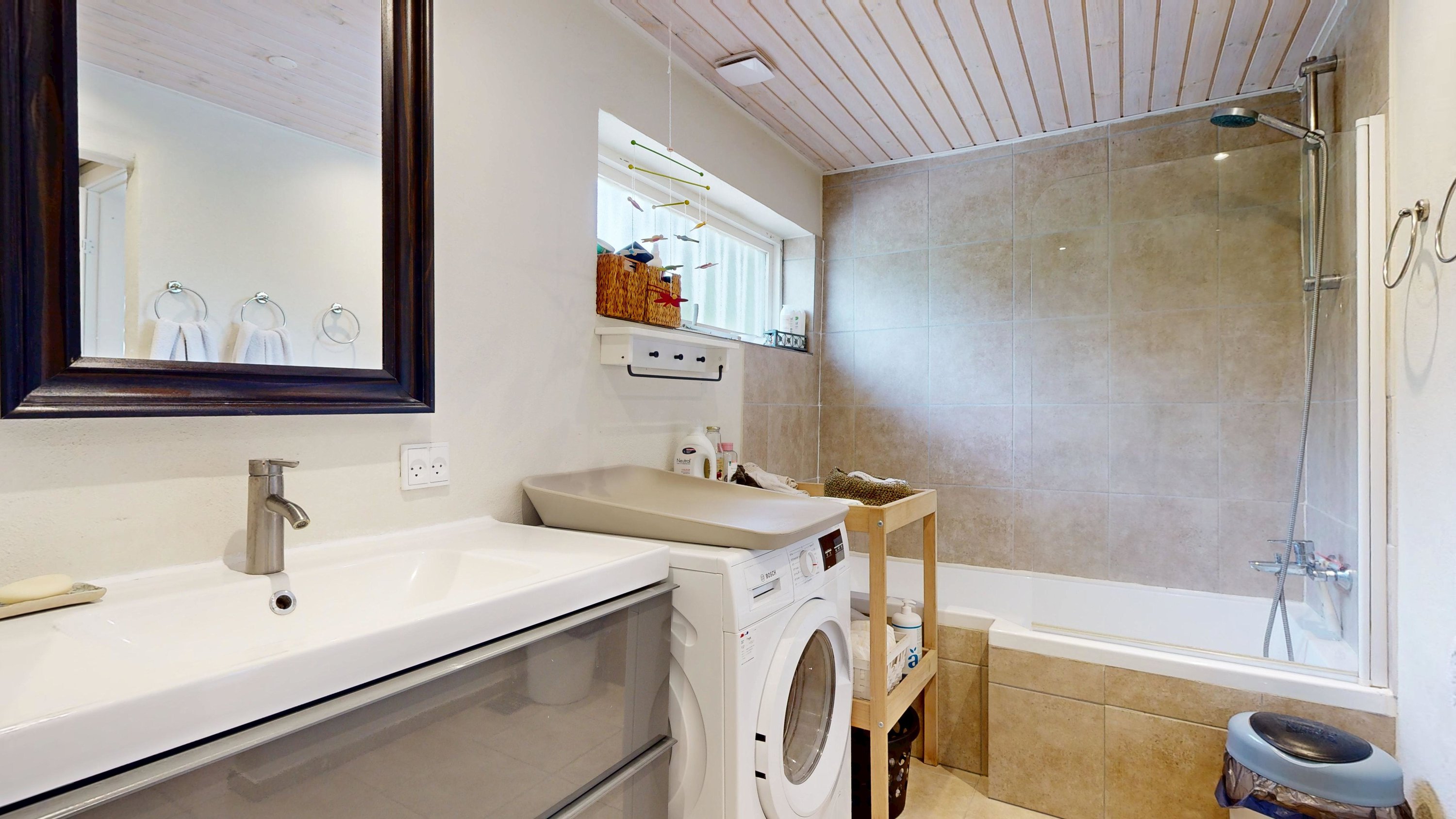 Fremhævet badeværelse billede i fuldskærmstilstand. Billede af Ravnsøvej 66, 8680 Ry