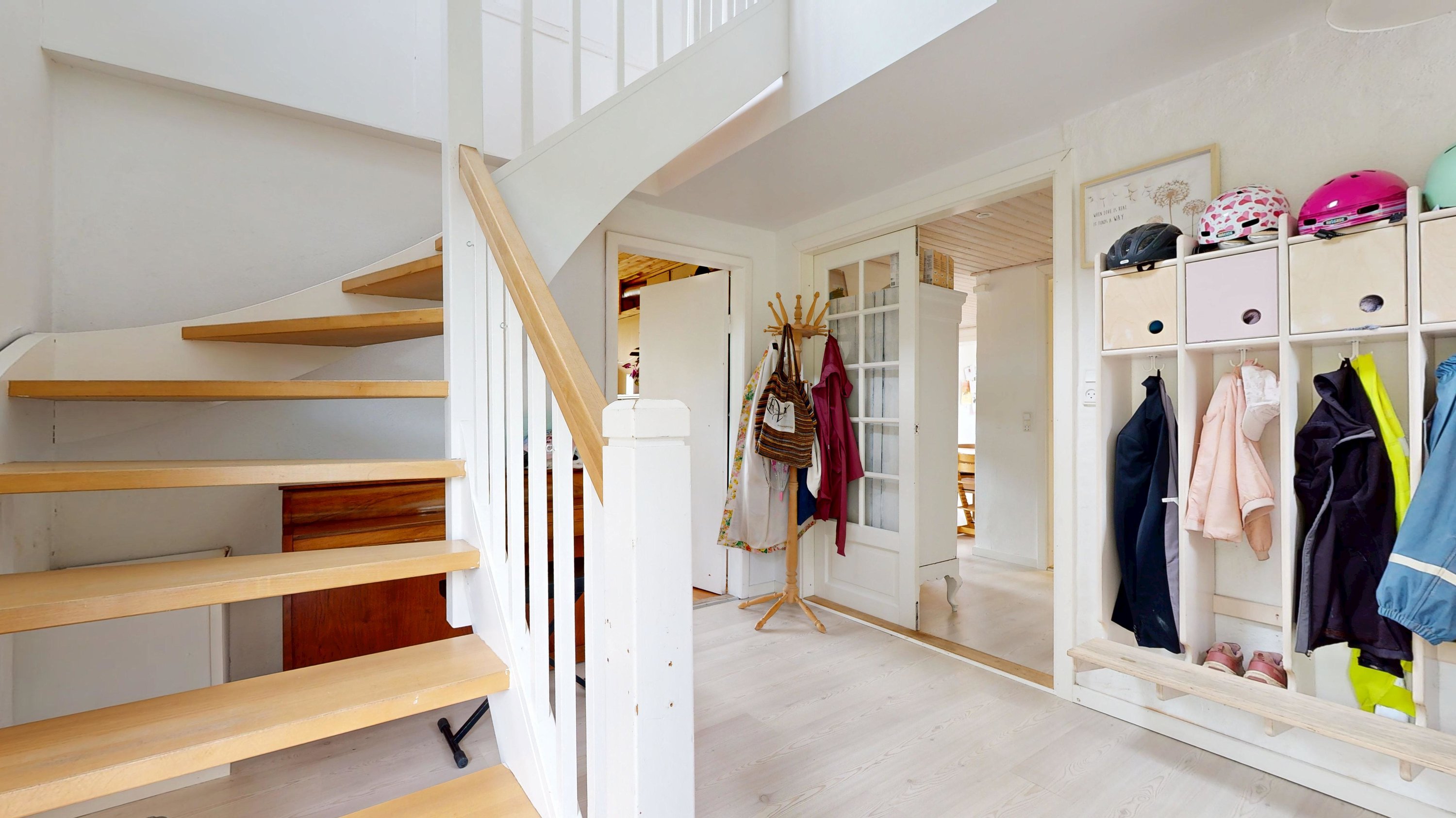 Fremhævet entré billede i fuldskærmstilstand. Billede af Ravnsøvej 66, 8680 Ry