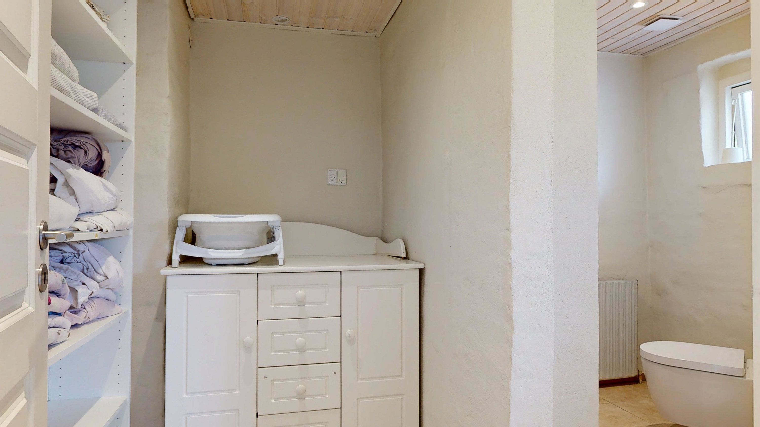 Fremhævet badeværelse billede i fuldskærmstilstand. Billede af Ravnsøvej 66, 8680 Ry