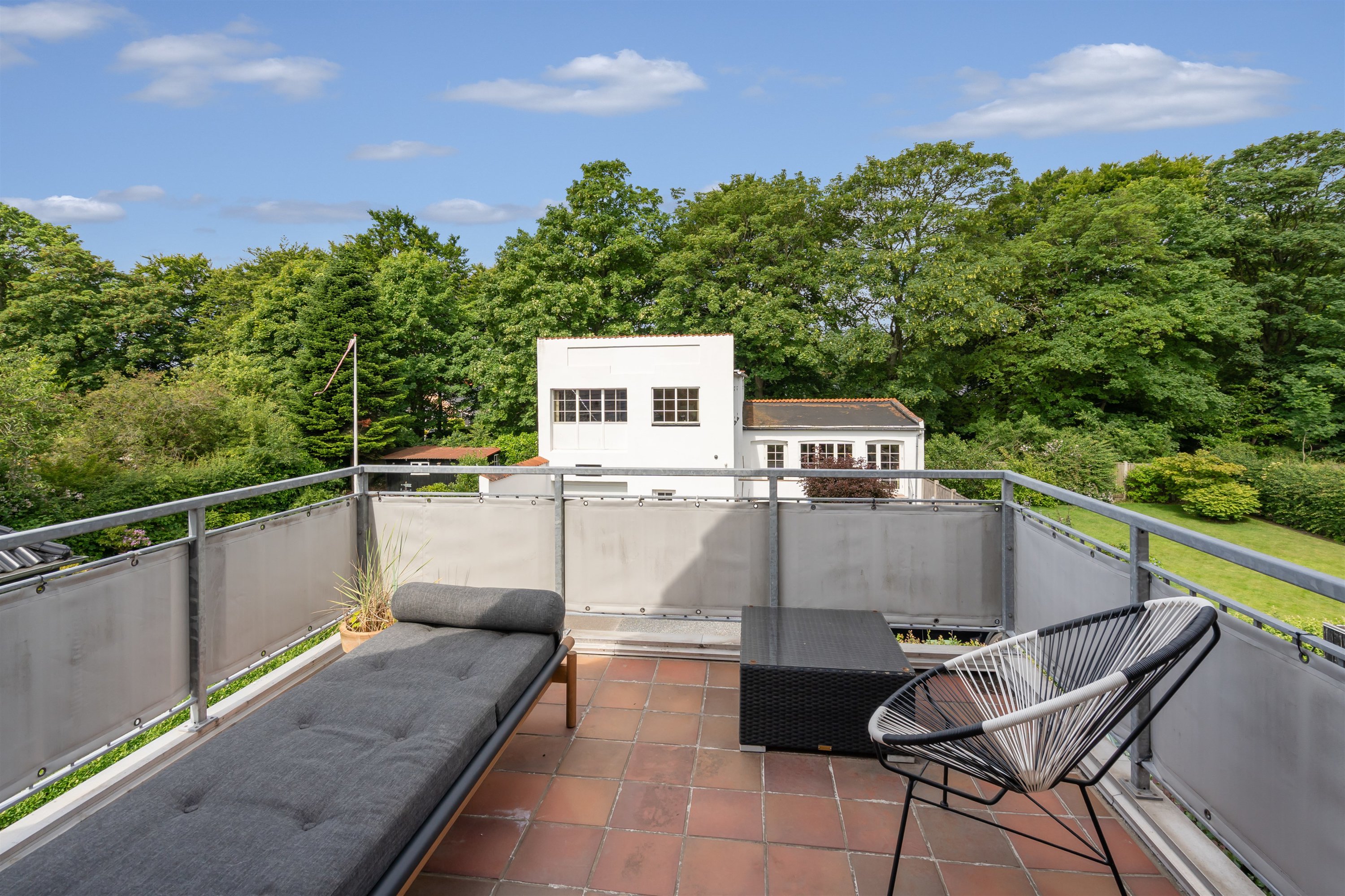 Fremhævet terrasse billede i fuldskærmstilstand. Billede af Østervinge 24 og 24A, 6700 Esbjerg