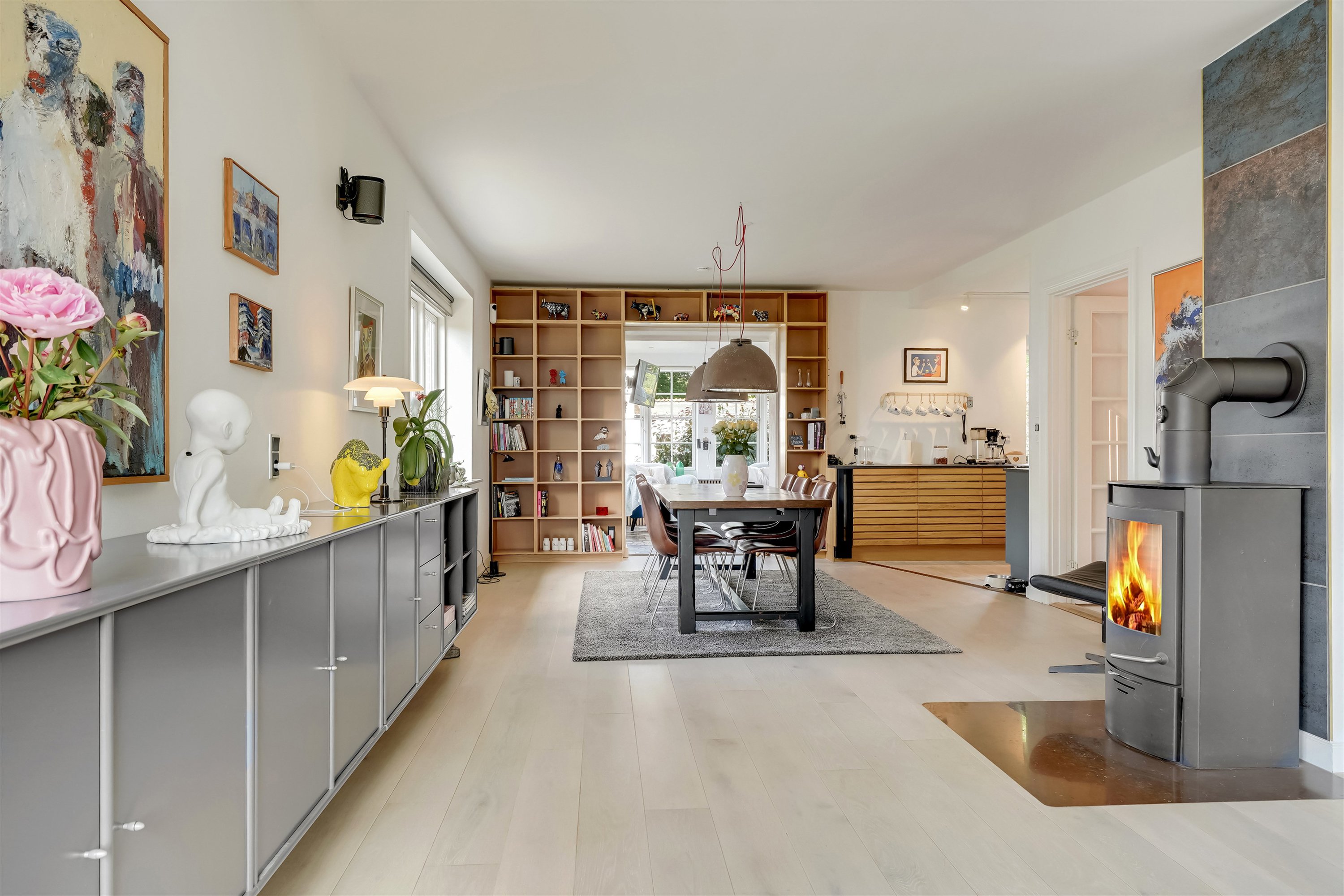 Fremhævet stue billede i fuldskærmstilstand. Billede af Østervinge 24 og 24A, 6700 Esbjerg