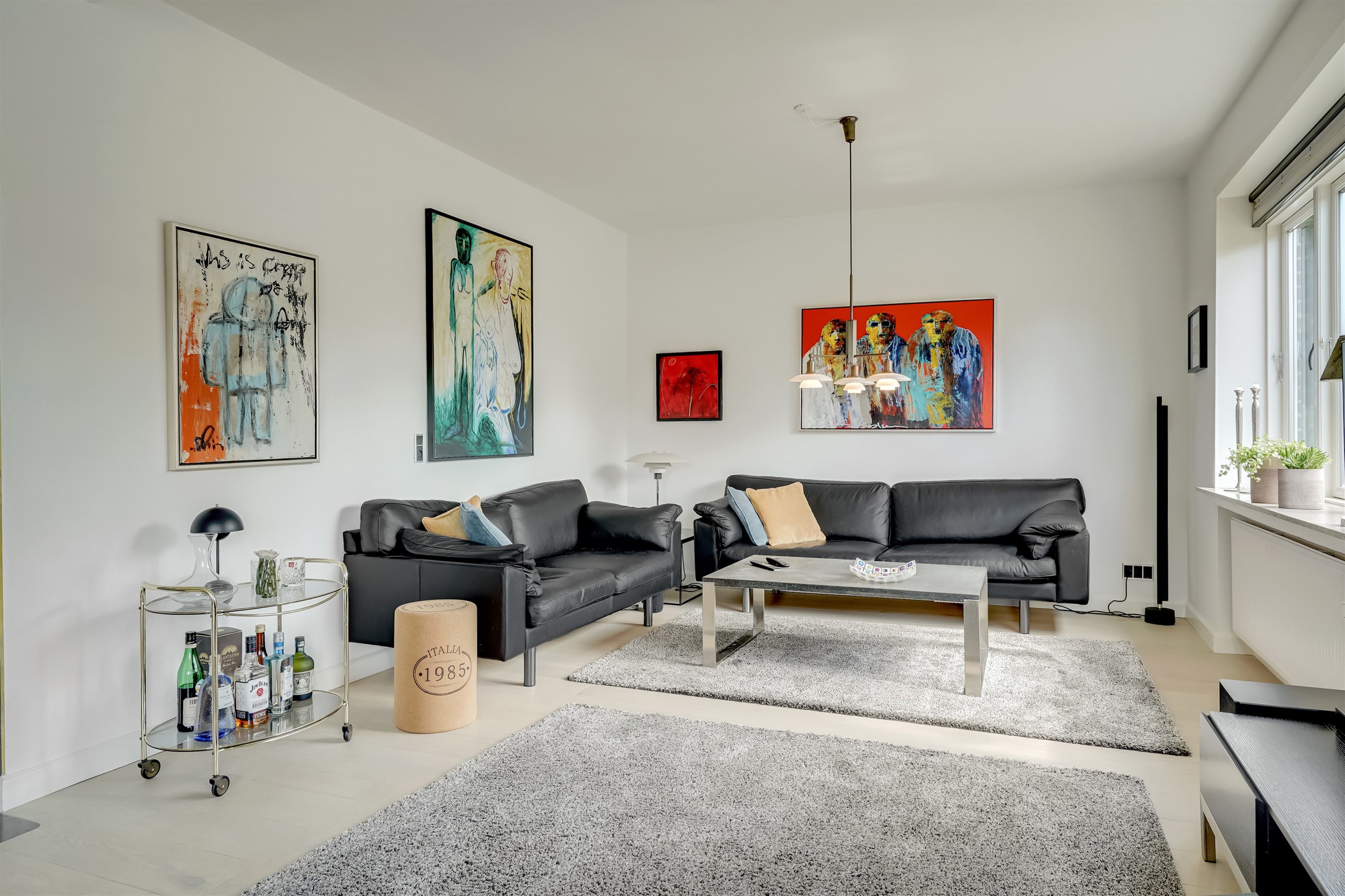 Fremhævet stue billede i fuldskærmstilstand. Billede af Østervinge 24 og 24A, 6700 Esbjerg