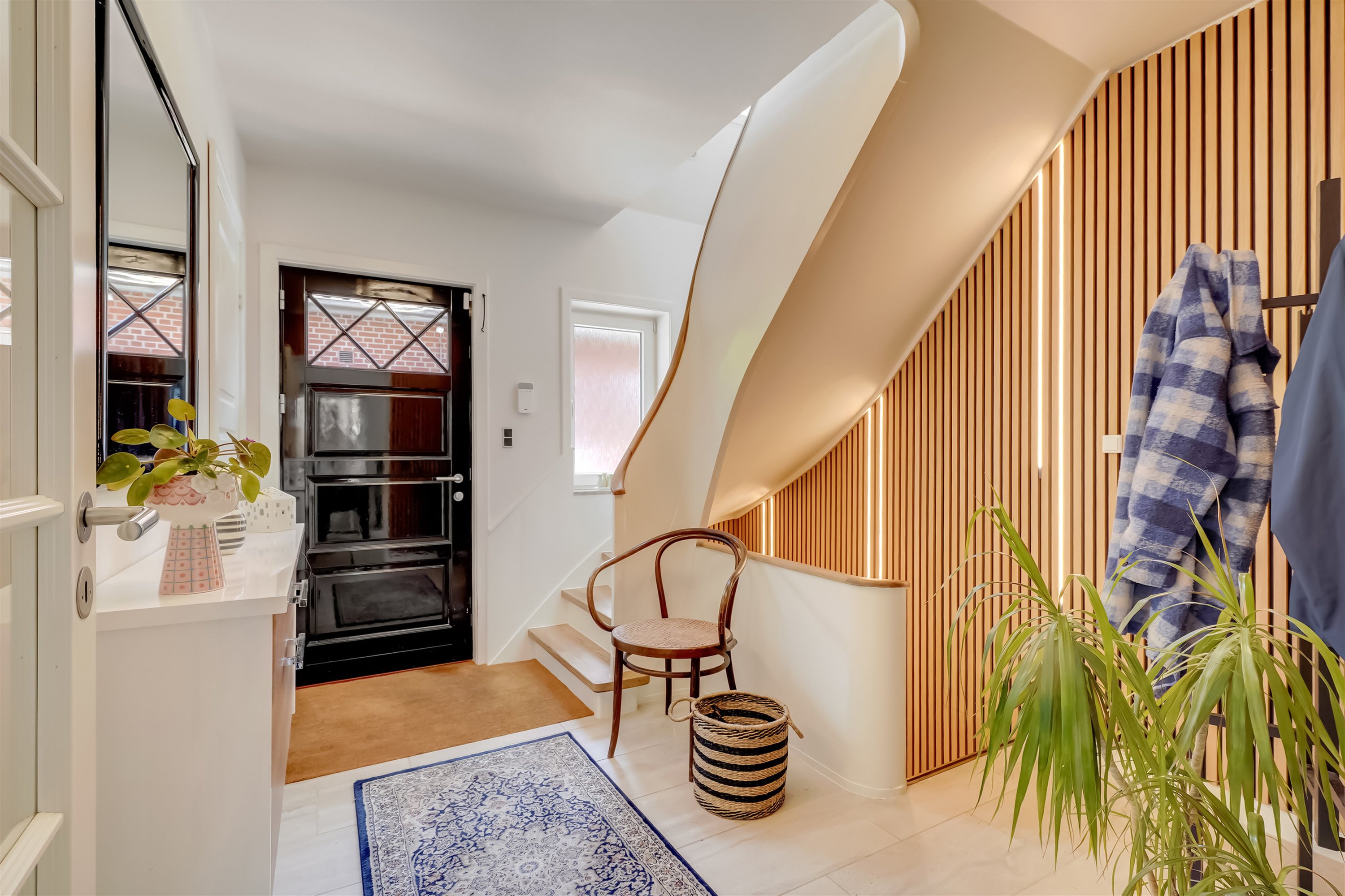 Fremhævet entré billede i fuldskærmstilstand. Billede af Østervinge 24 og 24A, 6700 Esbjerg