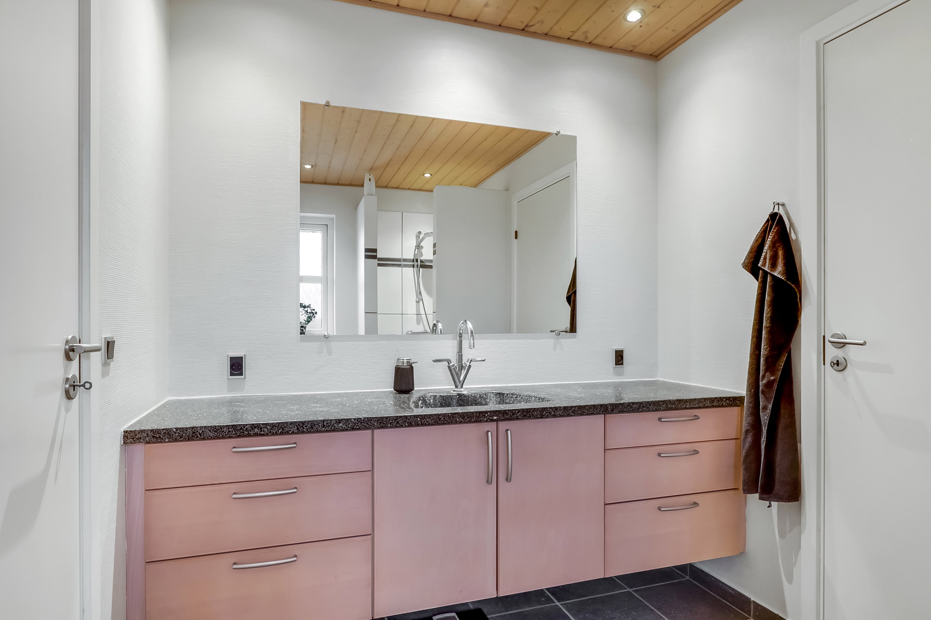 Fremhævet badeværelse billede i fuldskærmstilstand. Billede af Sømarken 151, Ollerup, 5762 Vester Skerninge