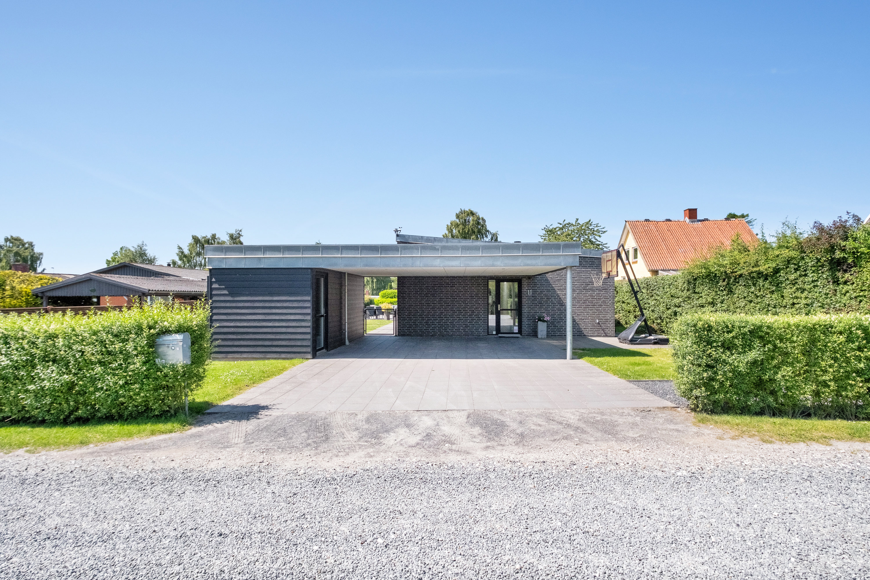 Fremhævet facade billede i fuldskærmstilstand. Billede af Engvangen 11, 8520 Lystrup