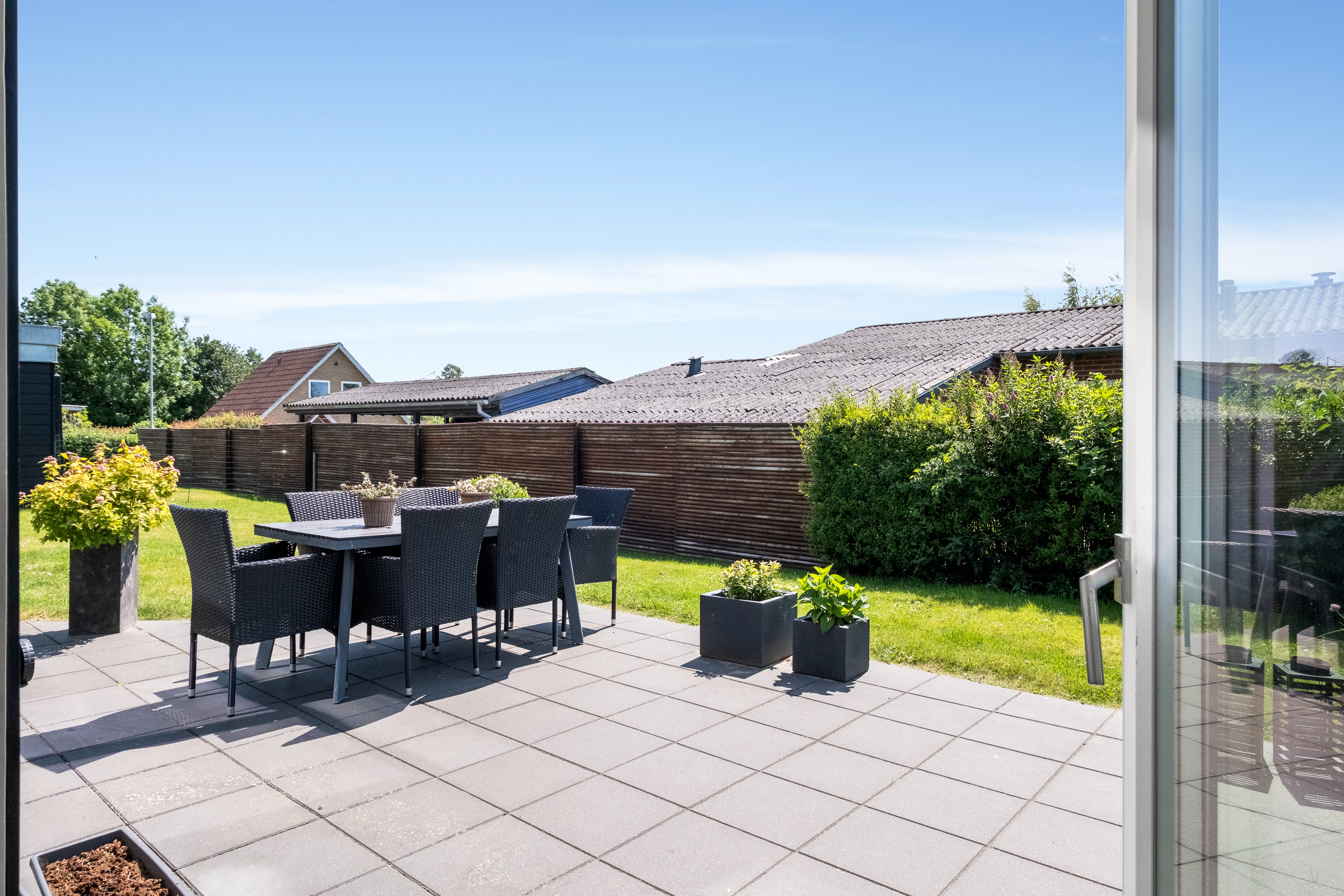 Fremhævet terrasse billede i fuldskærmstilstand. Billede af Engvangen 11, 8520 Lystrup