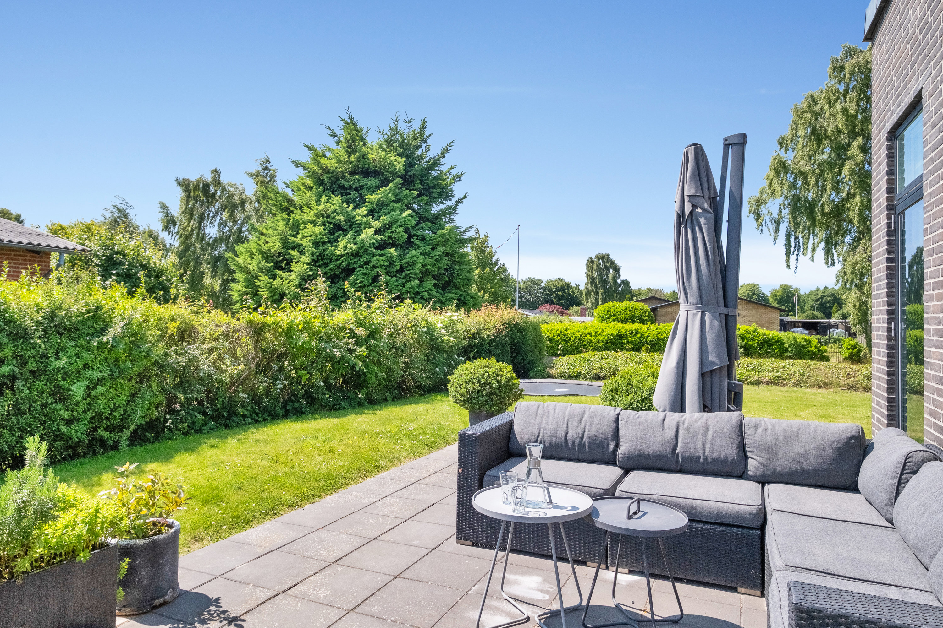 Fremhævet terrasse billede i fuldskærmstilstand. Billede af Engvangen 11, 8520 Lystrup