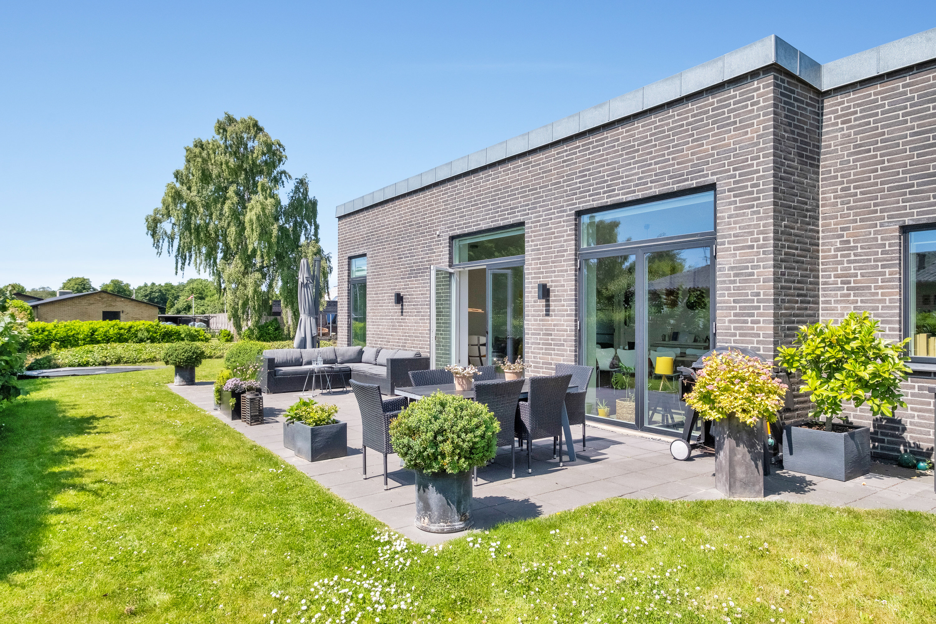 Fremhævet terrasse billede i fuldskærmstilstand. Billede af Engvangen 11, 8520 Lystrup