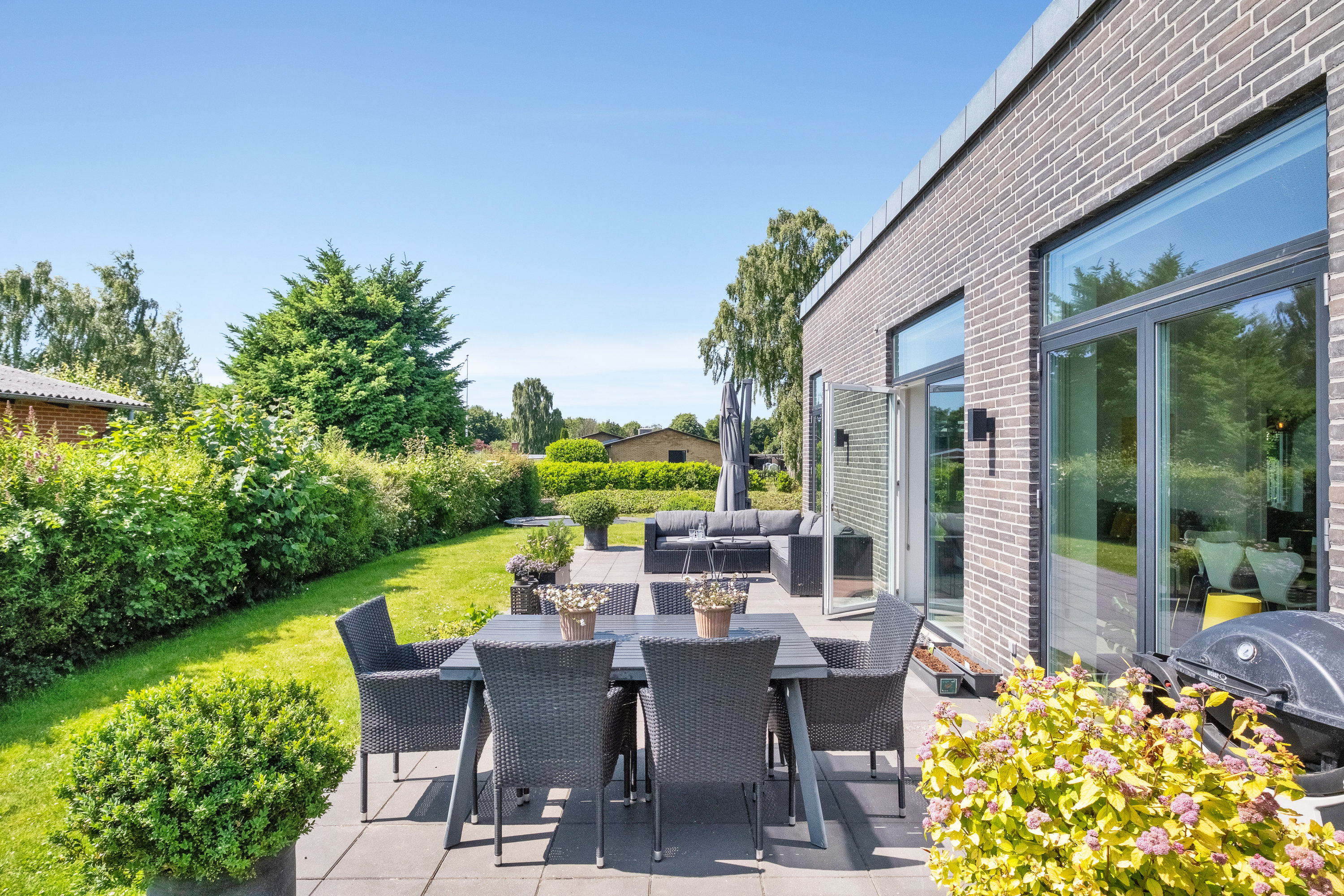 Fremhævet terrasse billede i fuldskærmstilstand. Billede af Engvangen 11, 8520 Lystrup