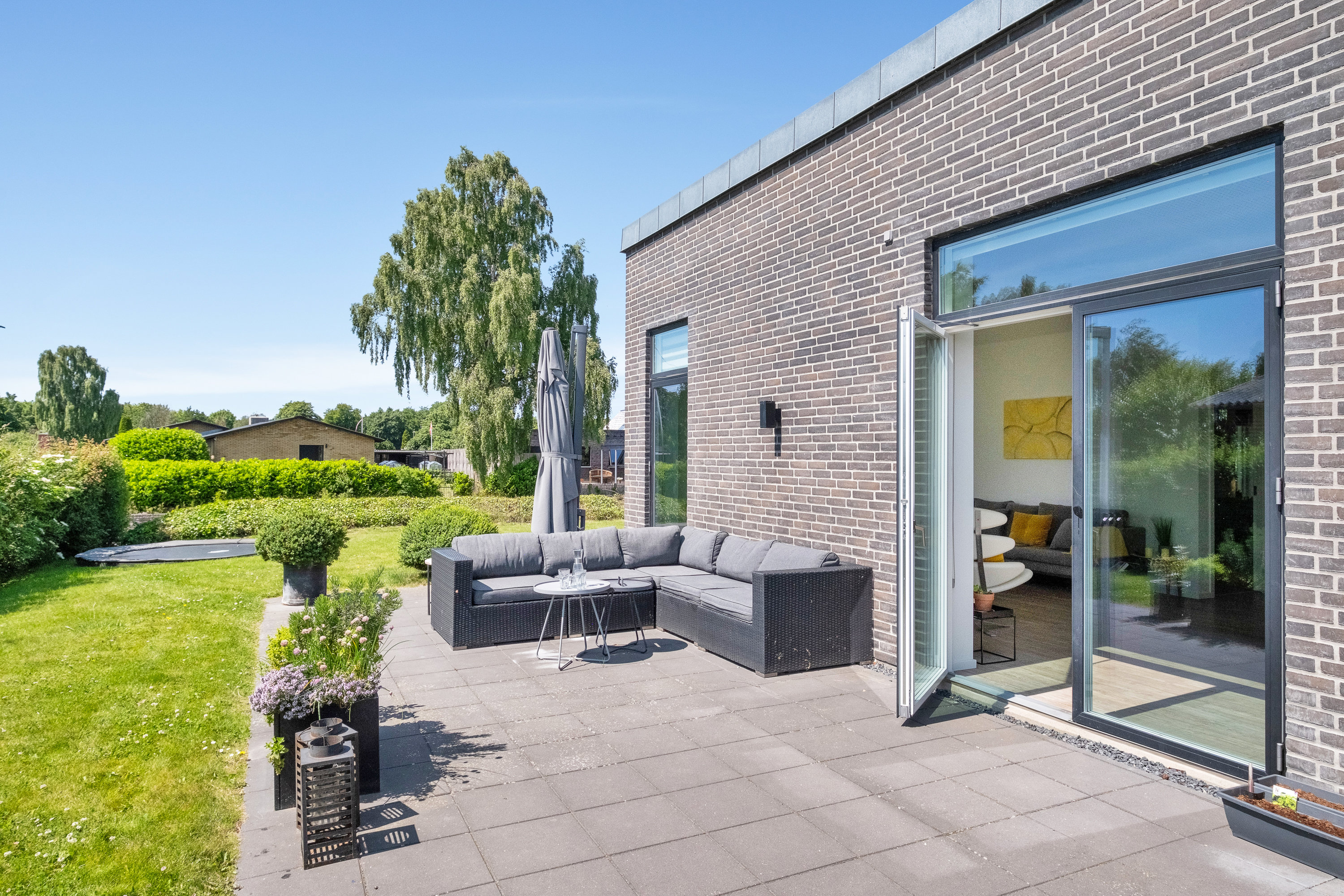 Fremhævet terrasse billede i fuldskærmstilstand. Billede af Engvangen 11, 8520 Lystrup