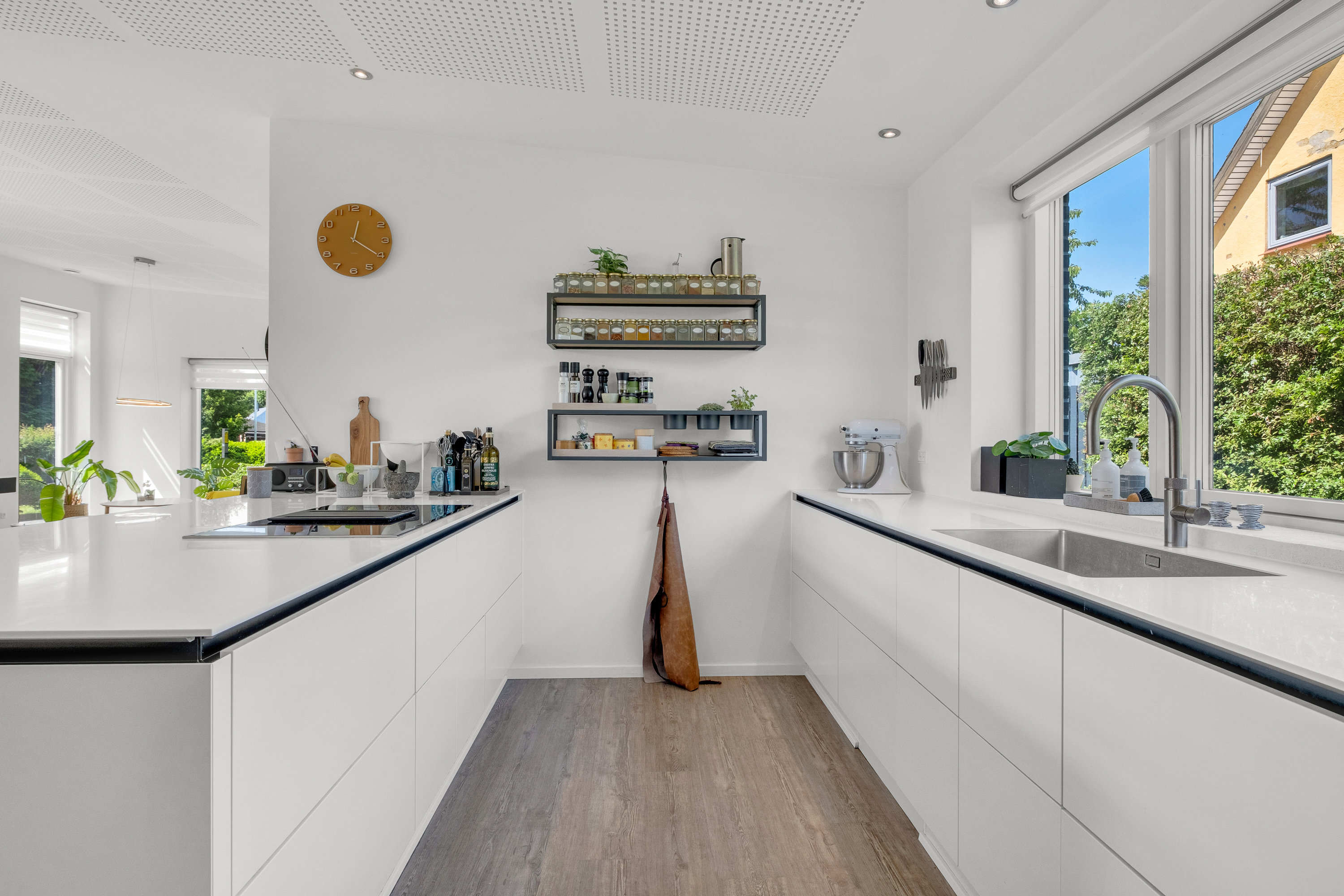 Fremhævet køkken billede i fuldskærmstilstand. Billede af Engvangen 11, 8520 Lystrup