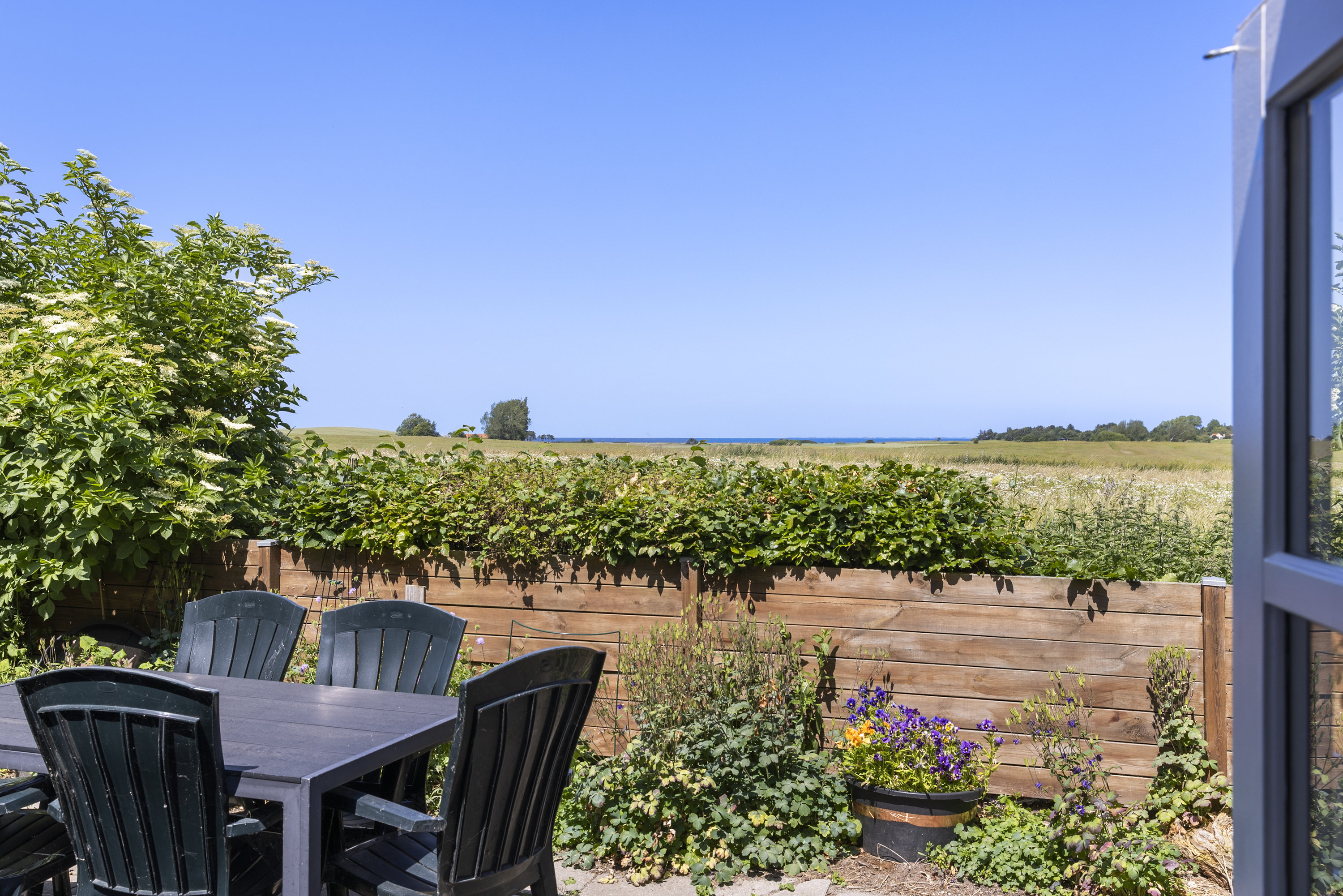 Fremhævet terrasse billede i fuldskærmstilstand. Billede af Kallerupvej 158, 4400 Kalundborg