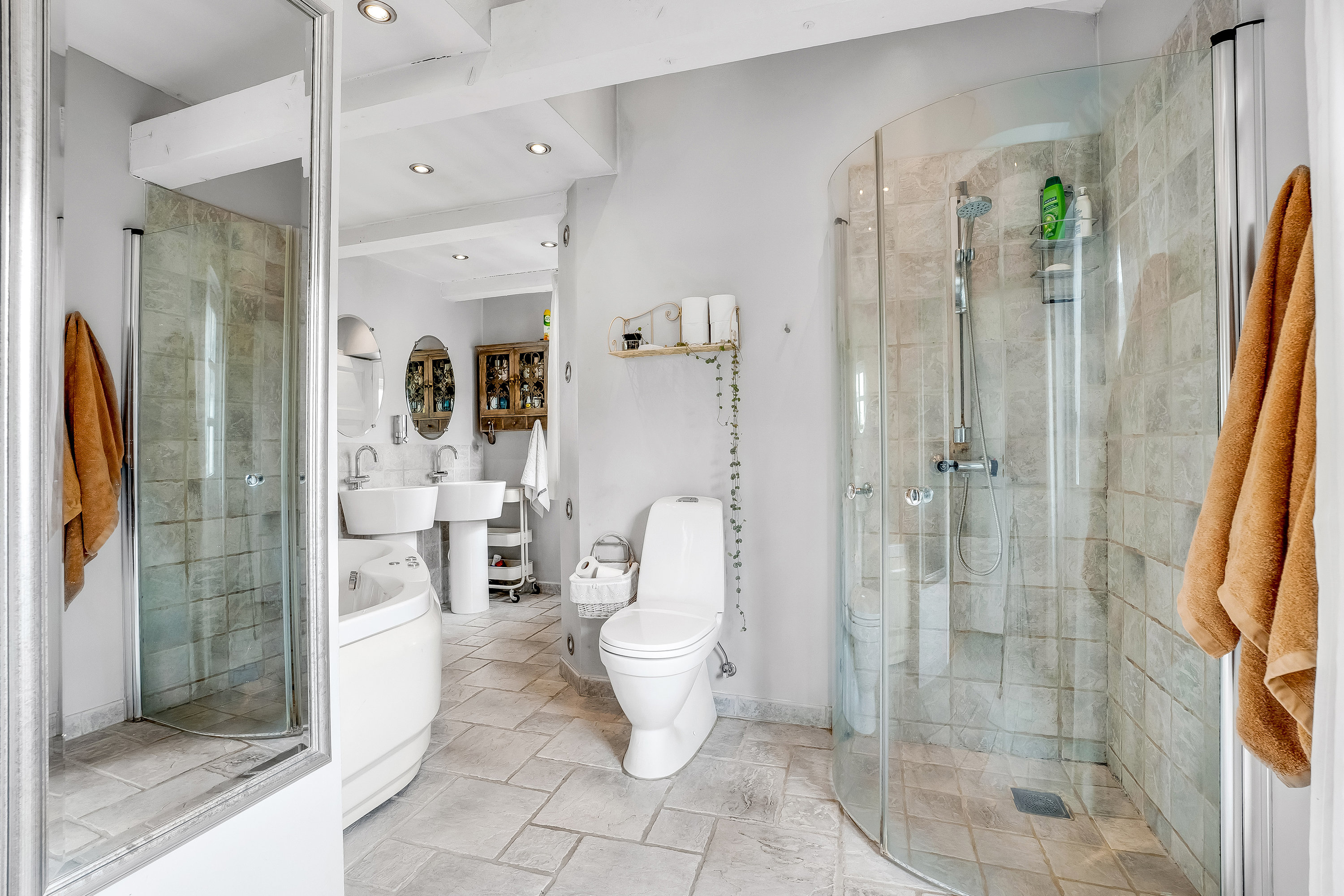 Fremhævet badeværelse billede i fuldskærmstilstand. Billede af Kirkestræde 1, 4990 Sakskøbing